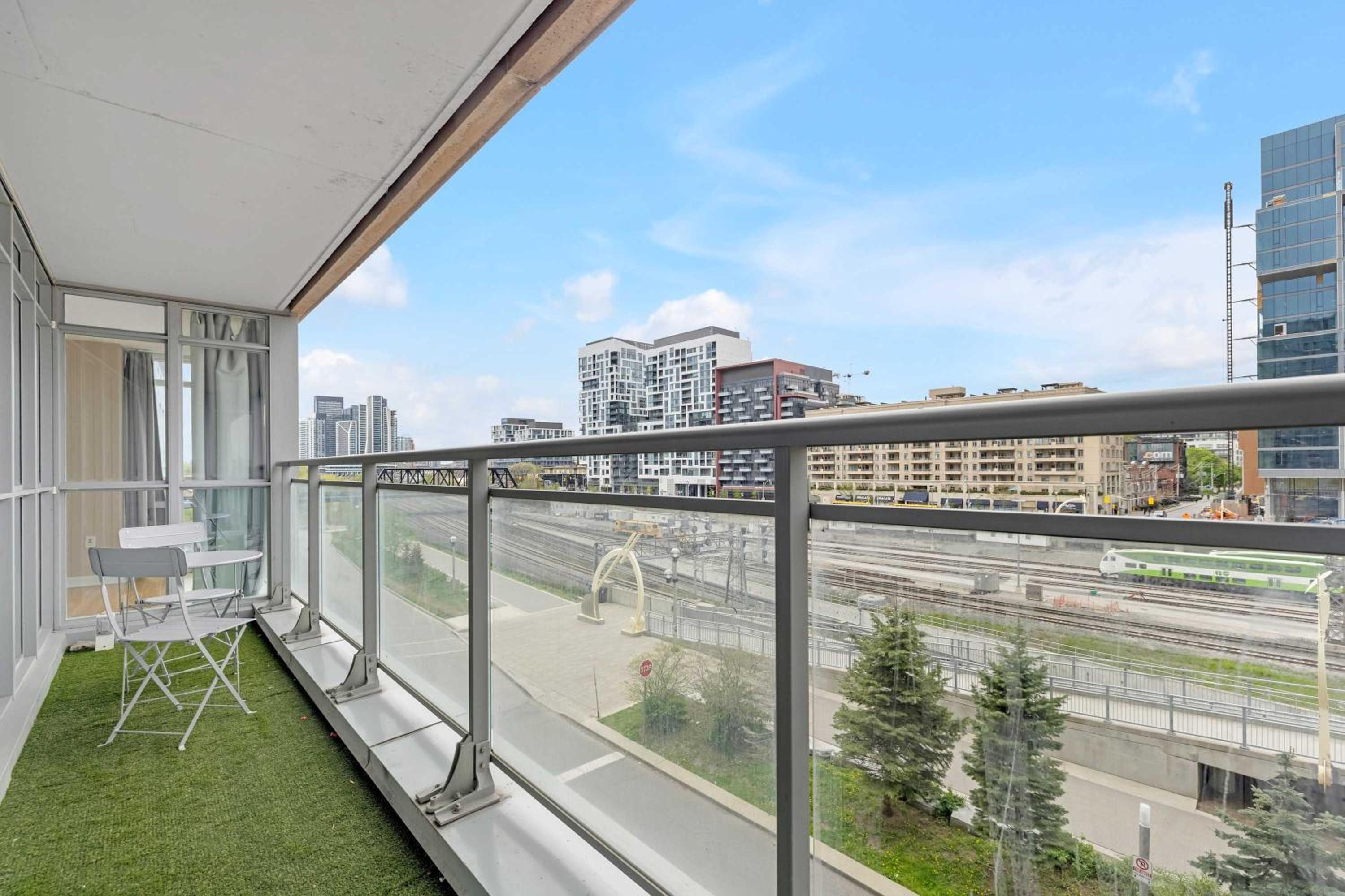City Gem Near the Rogers Centre & Top Attractions