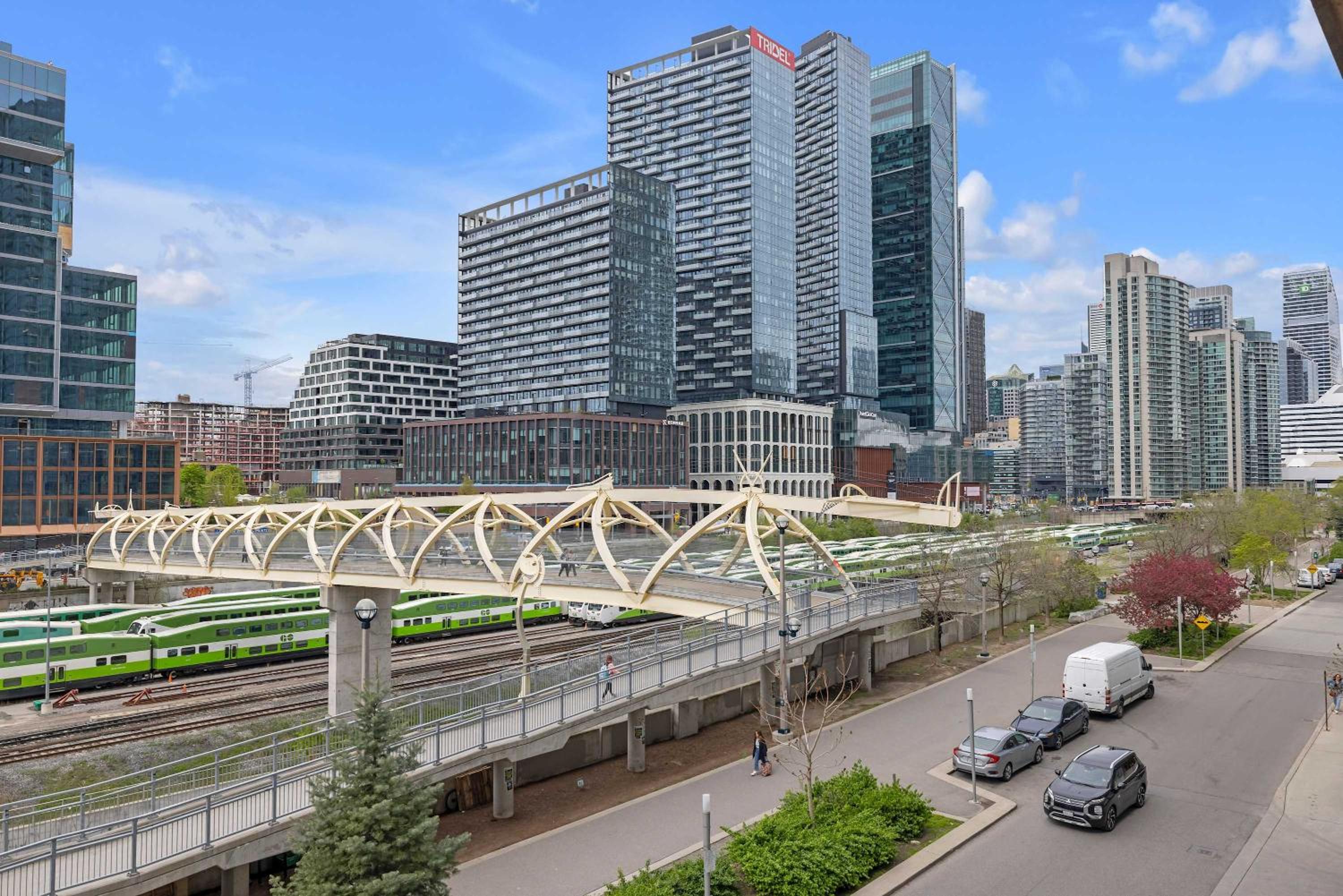 City Gem Near the Rogers Centre & Top Attractions