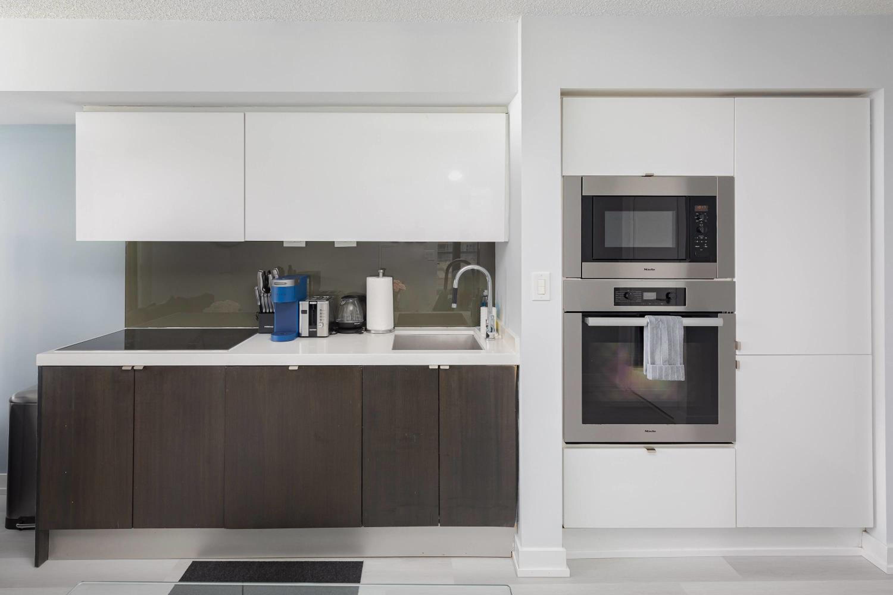 Ultimate Family Retreat Steps from Rogers Centre