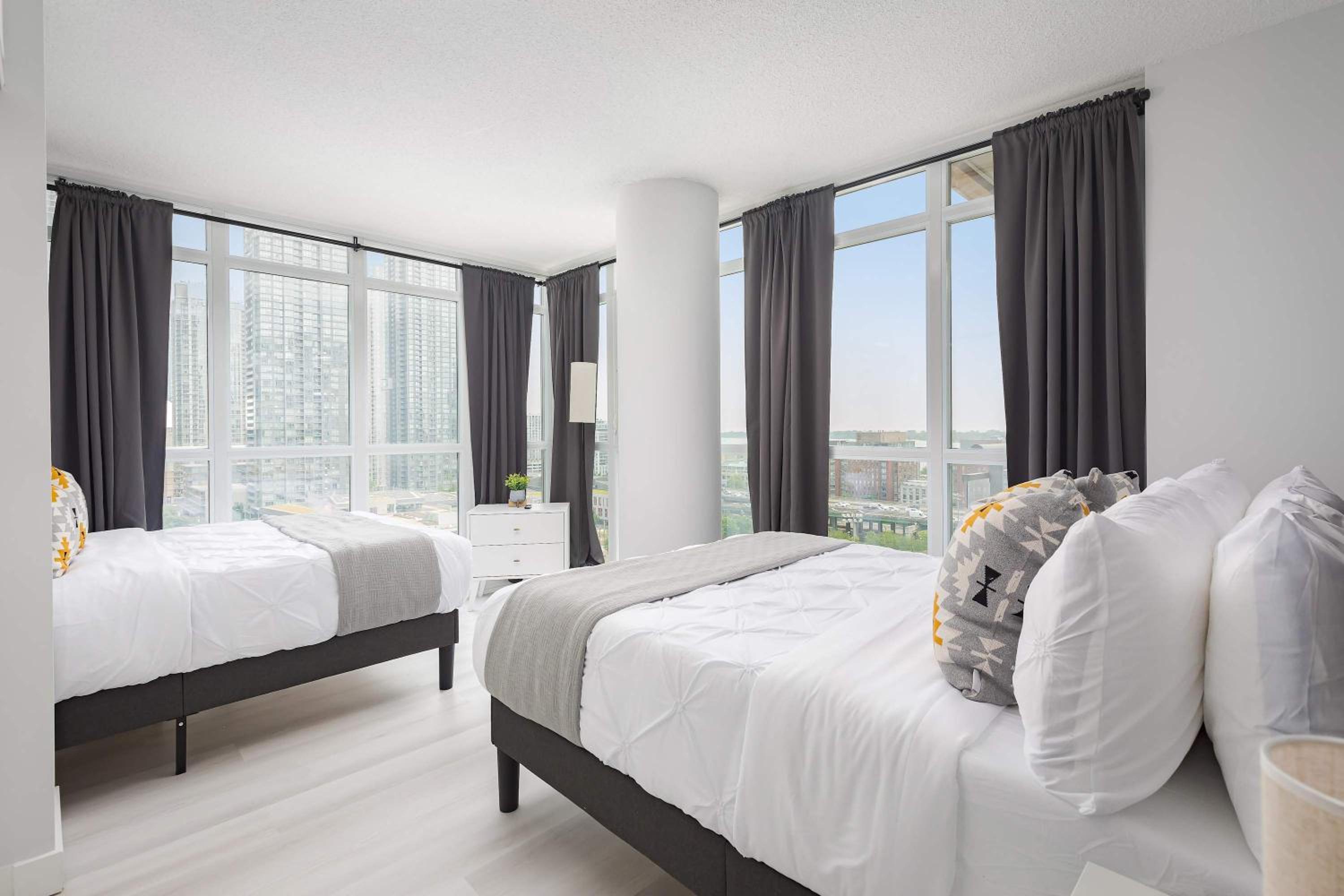 Ultimate Family Retreat Steps from Rogers Centre