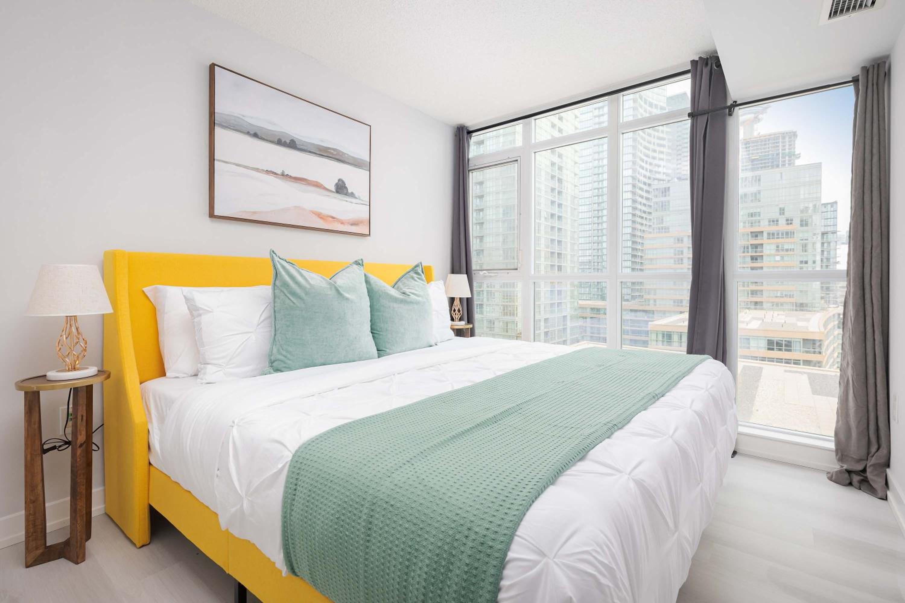 Ultimate Family Retreat Steps from Rogers Centre