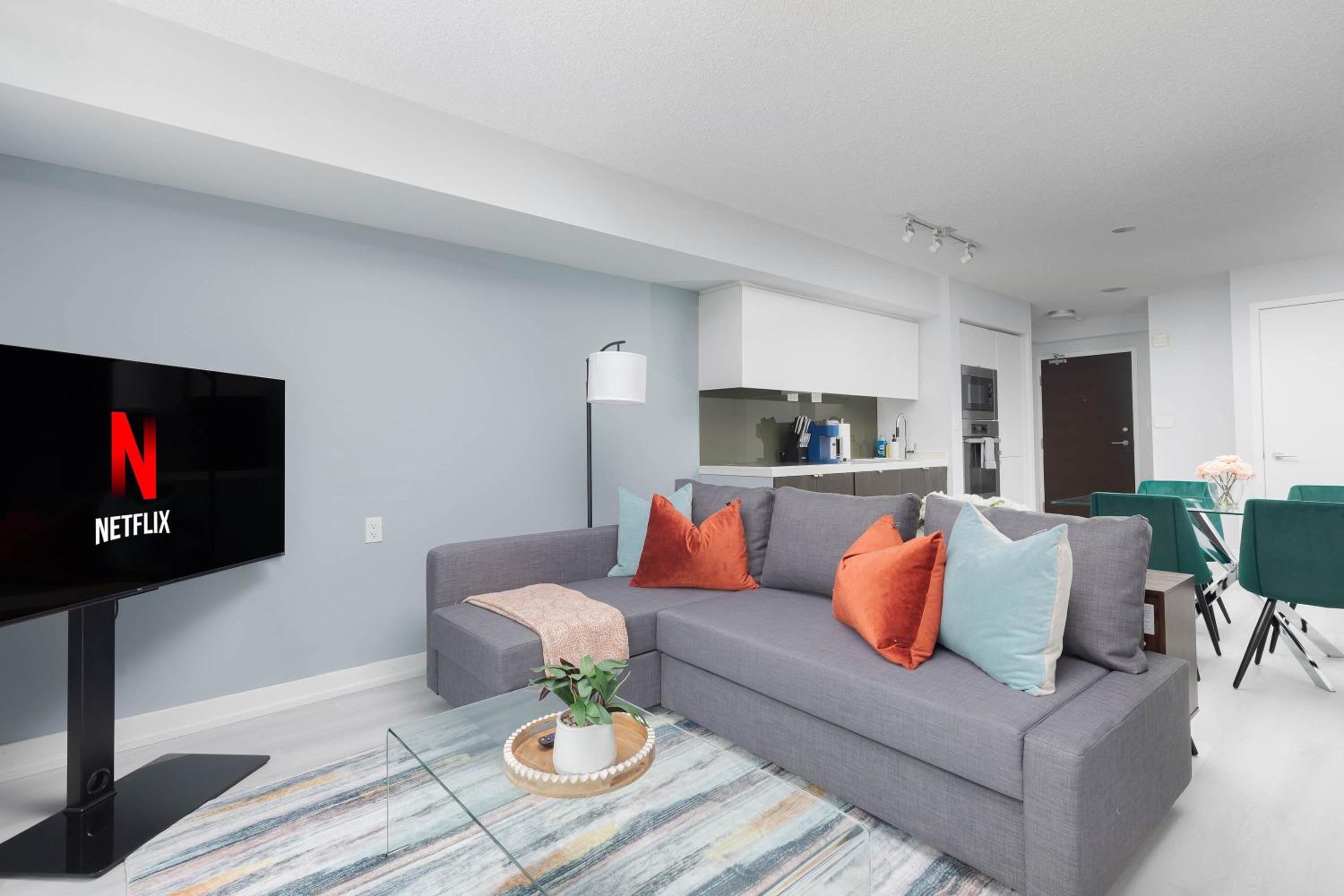 Ultimate Family Retreat Steps from Rogers Centre