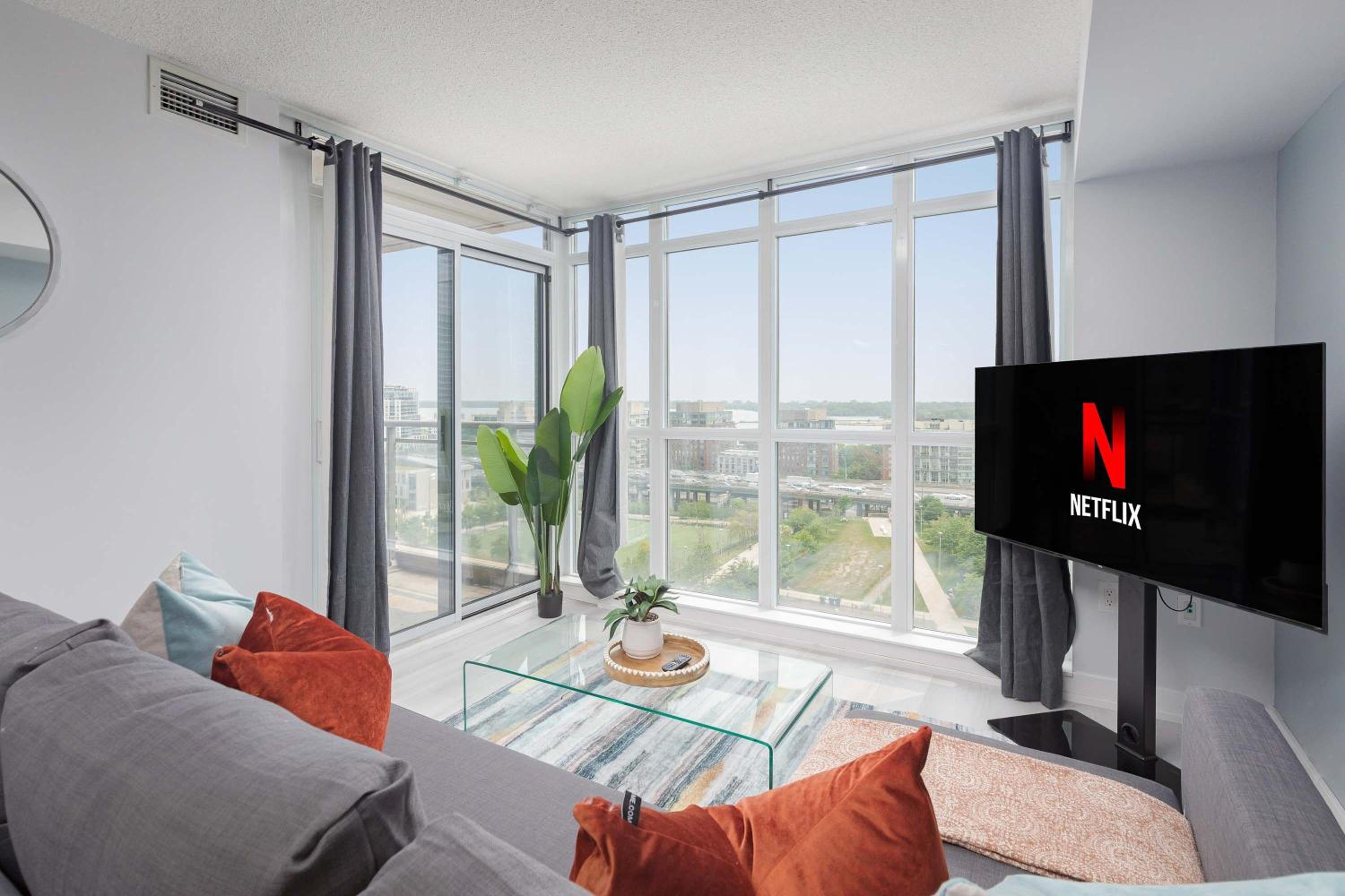 Ultimate Family Retreat Steps from Rogers Centre