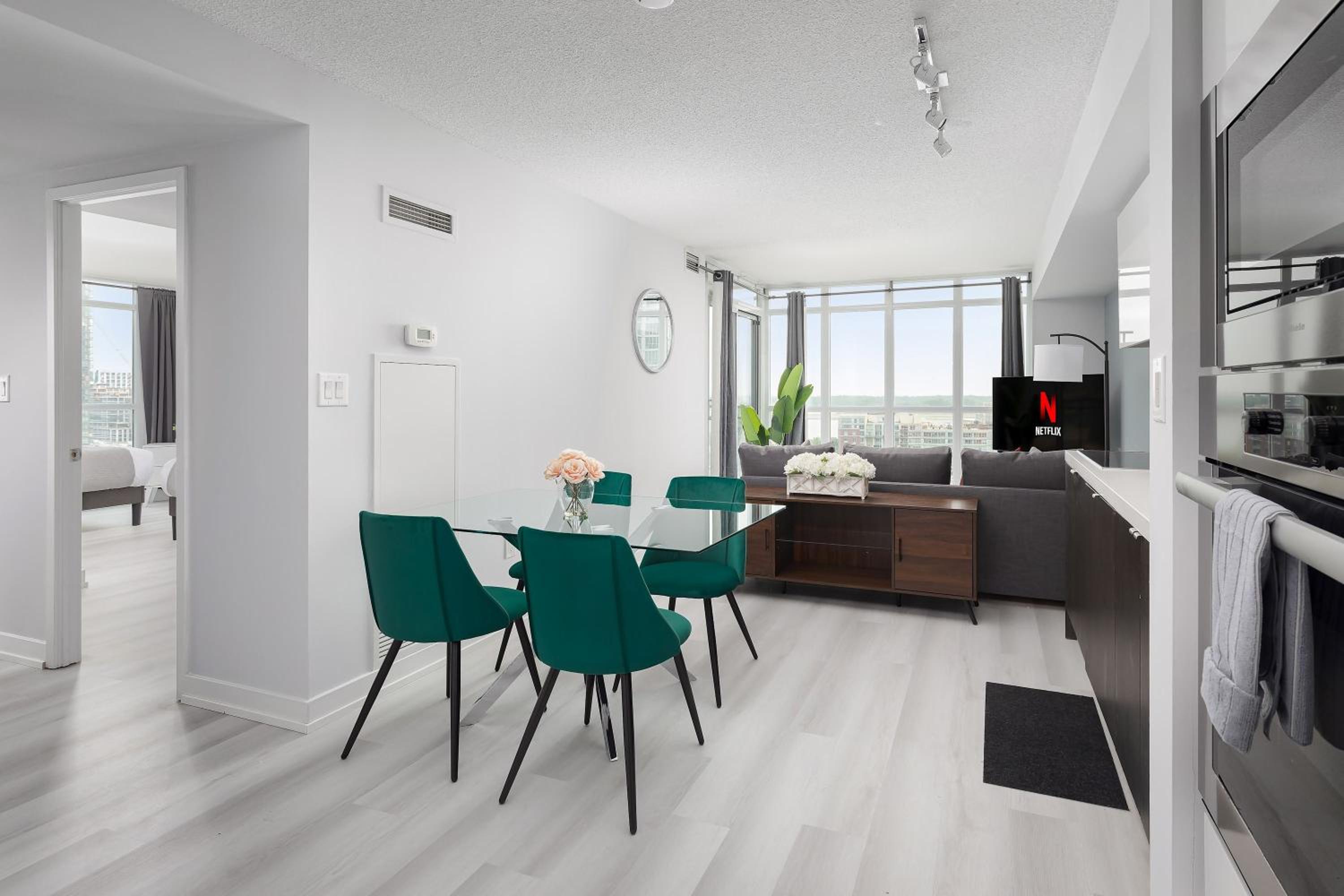 Ultimate Family Retreat Steps from Rogers Centre