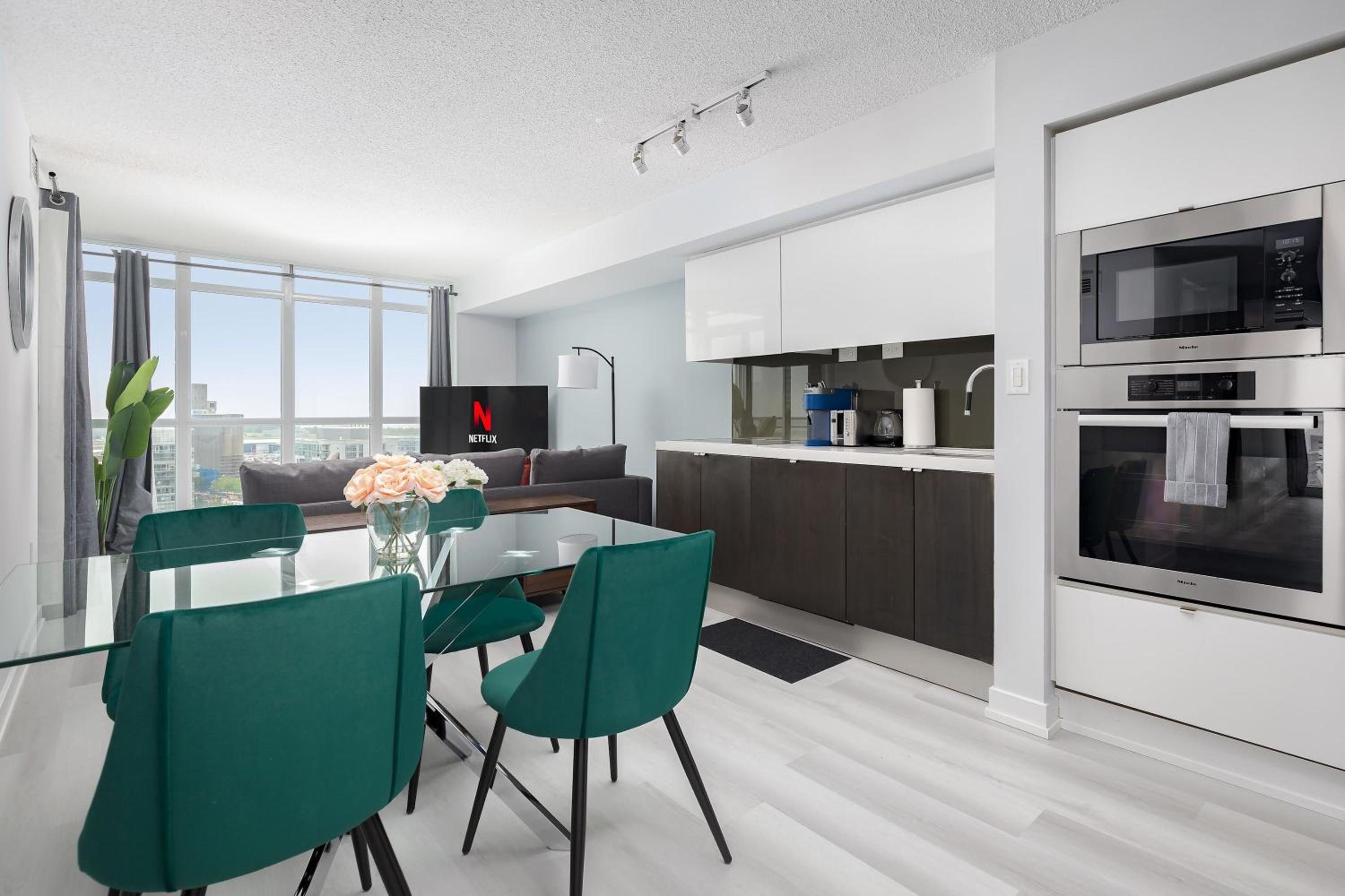Ultimate Family Retreat Steps from Rogers Centre