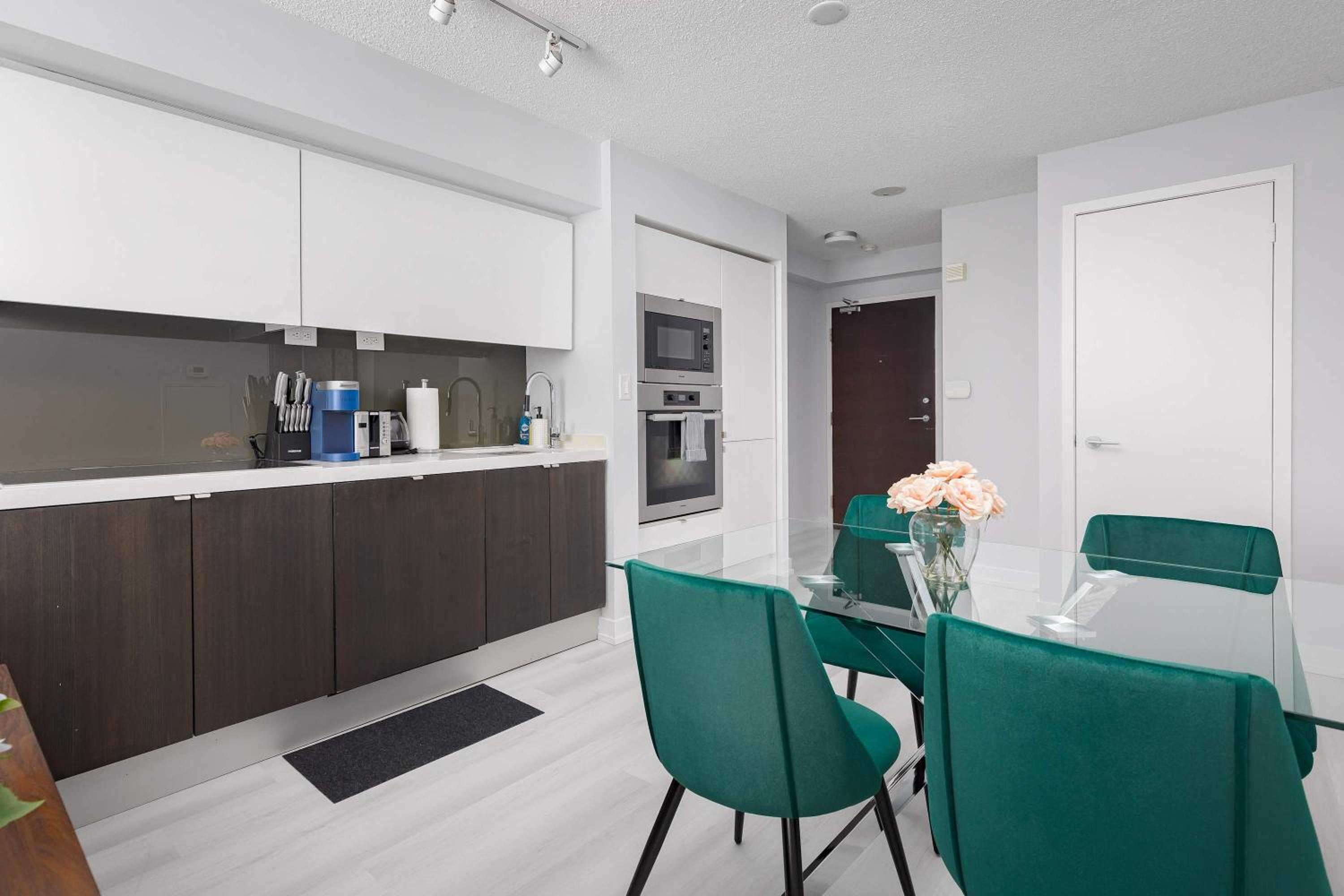 Ultimate Family Retreat Steps from Rogers Centre