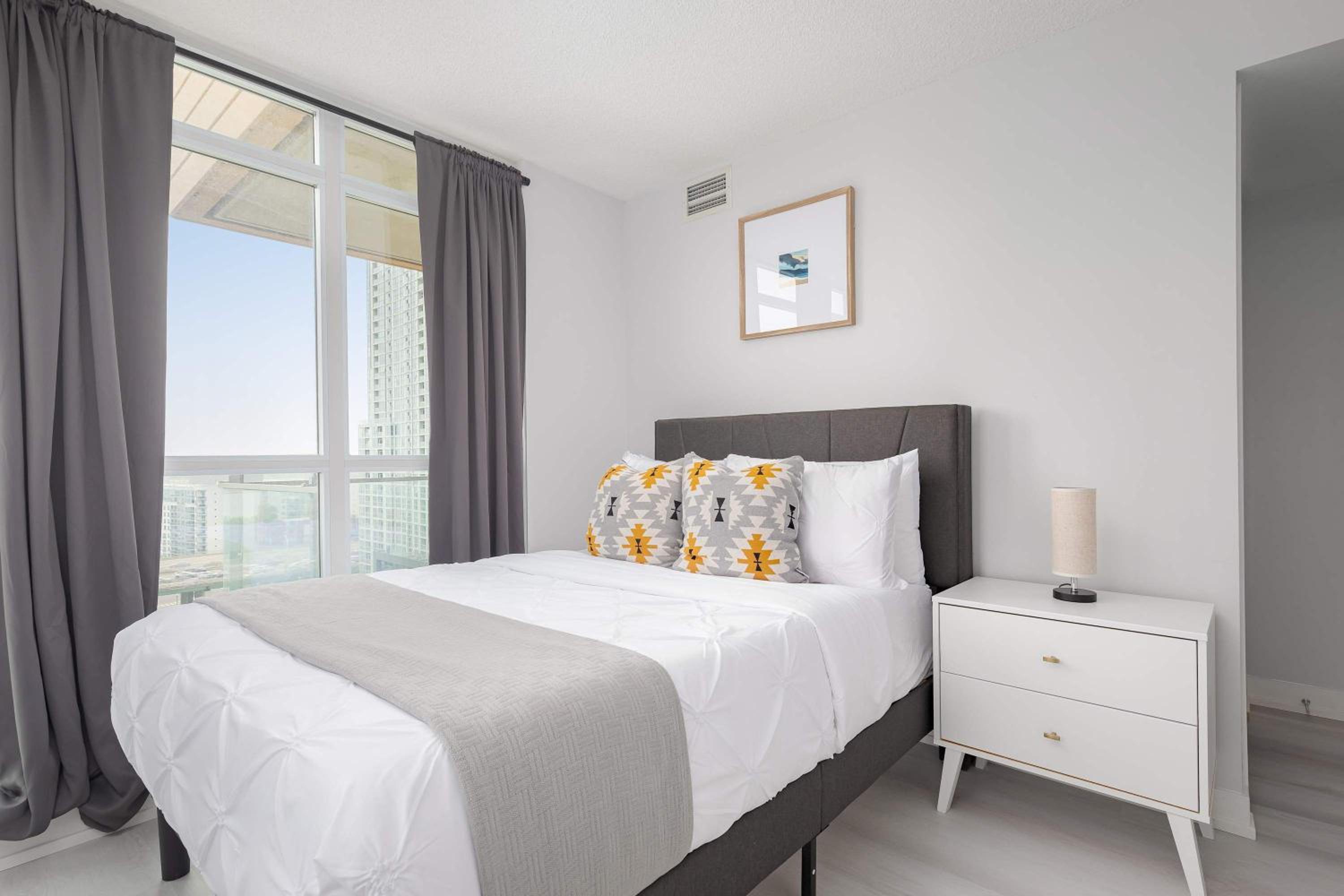 Ultimate Family Retreat Steps from Rogers Centre
