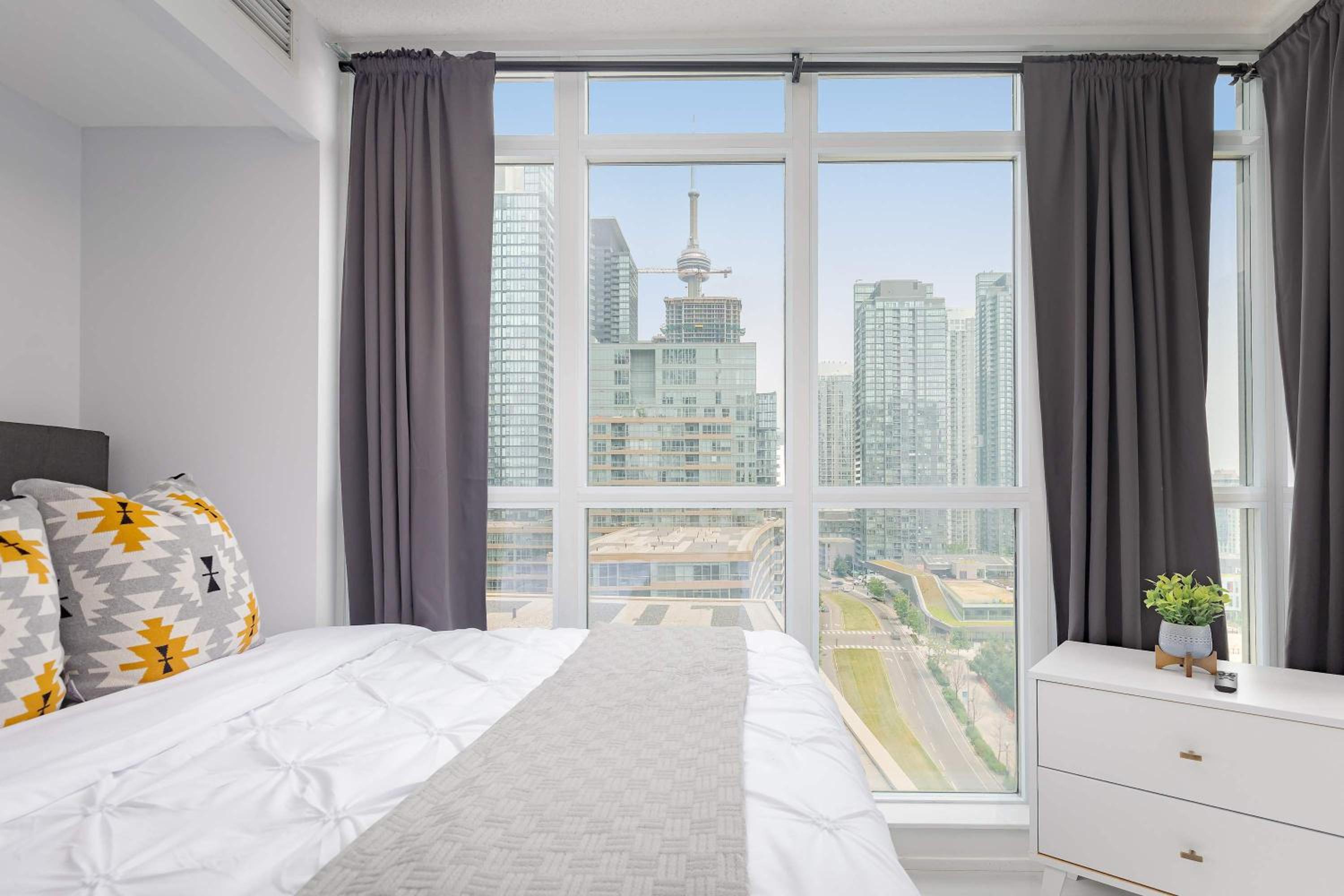 Ultimate Family Retreat Steps from Rogers Centre