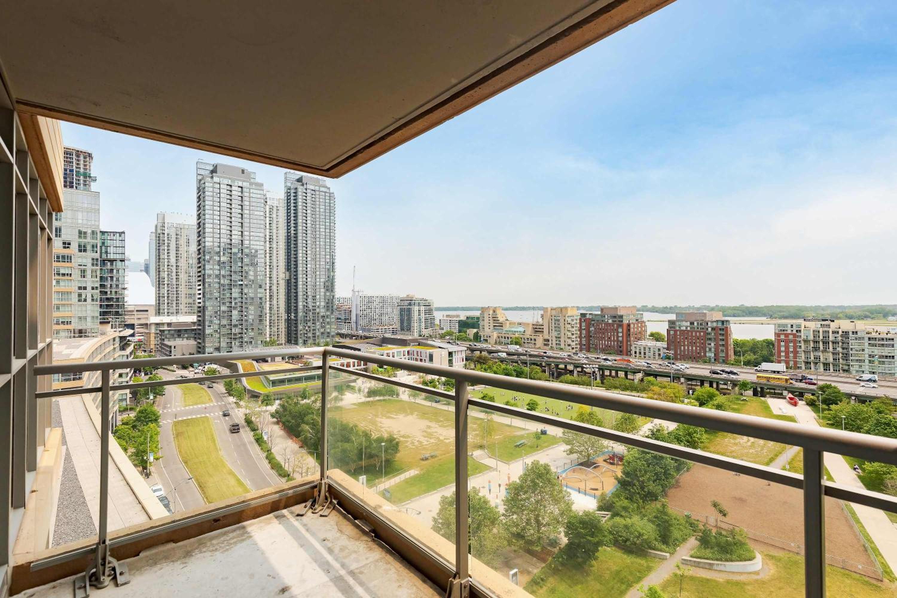 Ultimate Family Retreat Steps from Rogers Centre