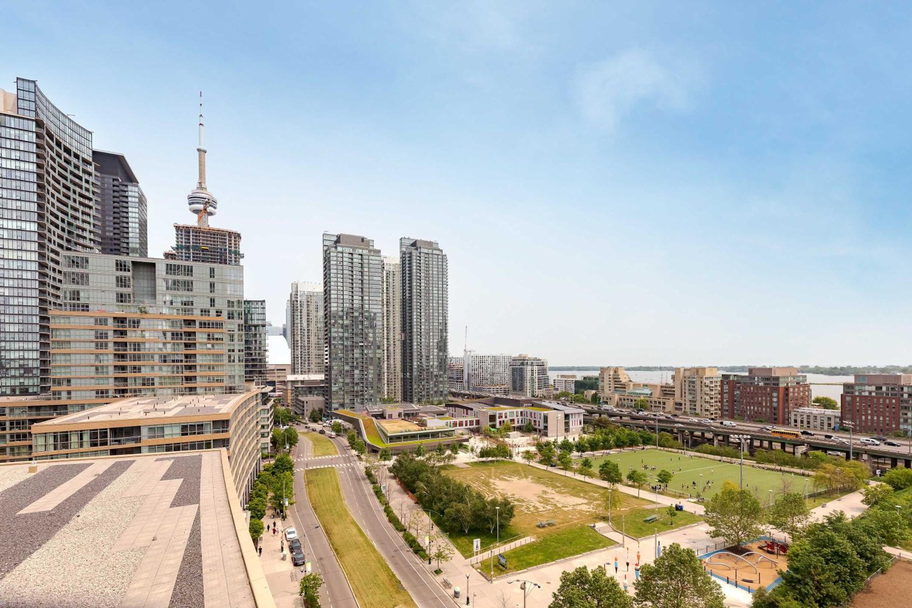 Ultimate Family Retreat Steps from Rogers Centre
