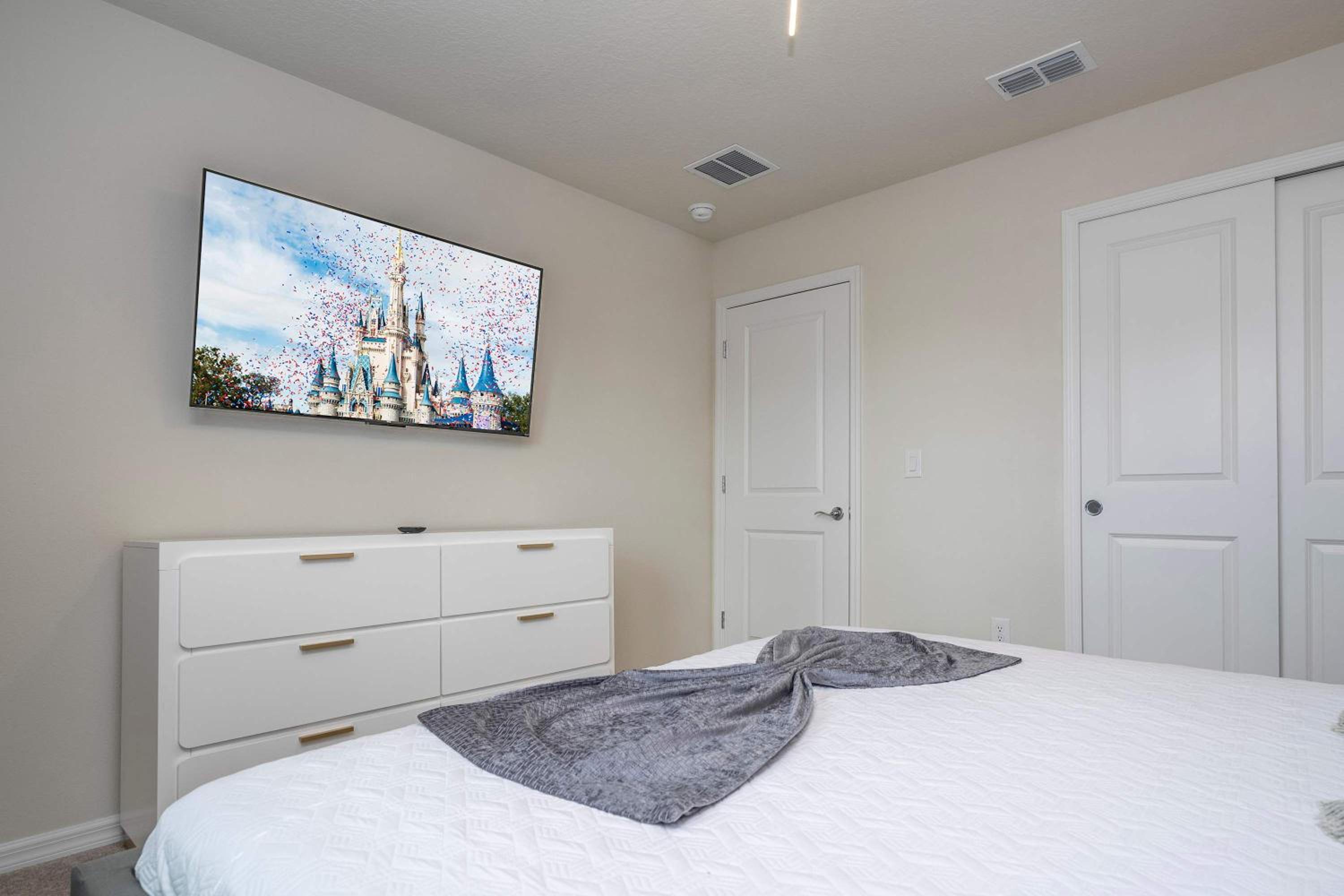 Stunning 7Bd Jacuzzi Pool & Close to Disney at Windsor Cay 16217