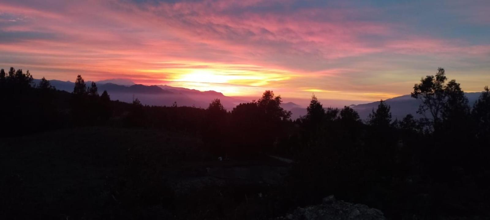 Hacienda El Atardecer, vía a Loja