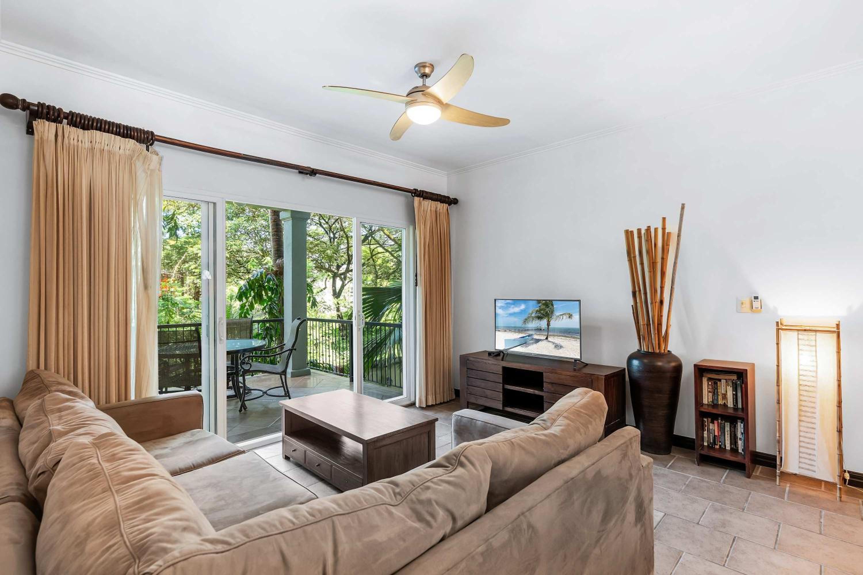 3-BD Beauty with Pool Near Beach