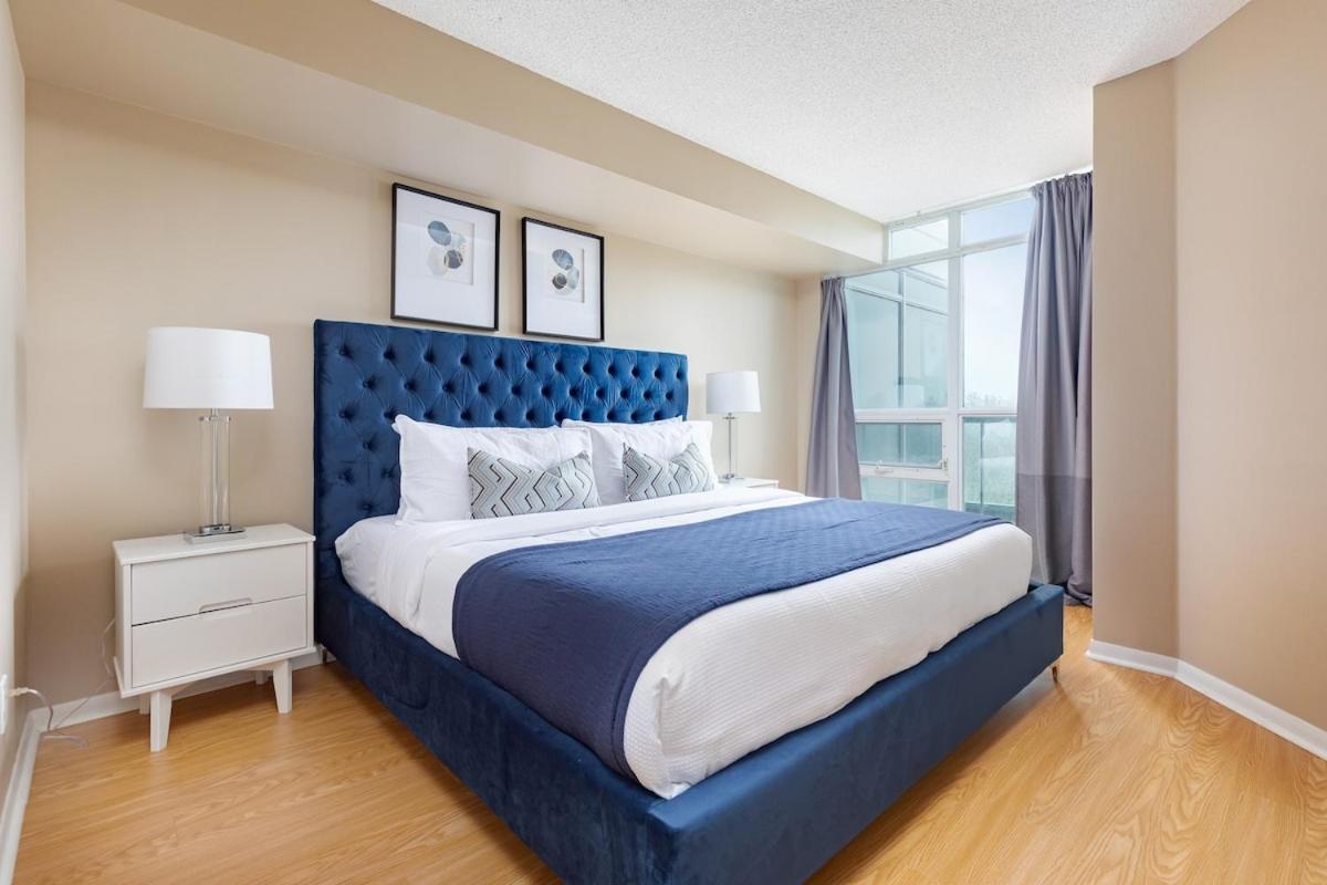 Condo by Toronto Waterfront & Parking