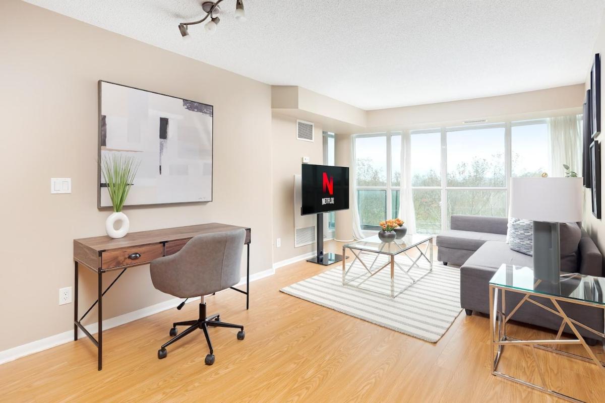 Condo by Toronto Waterfront & Parking