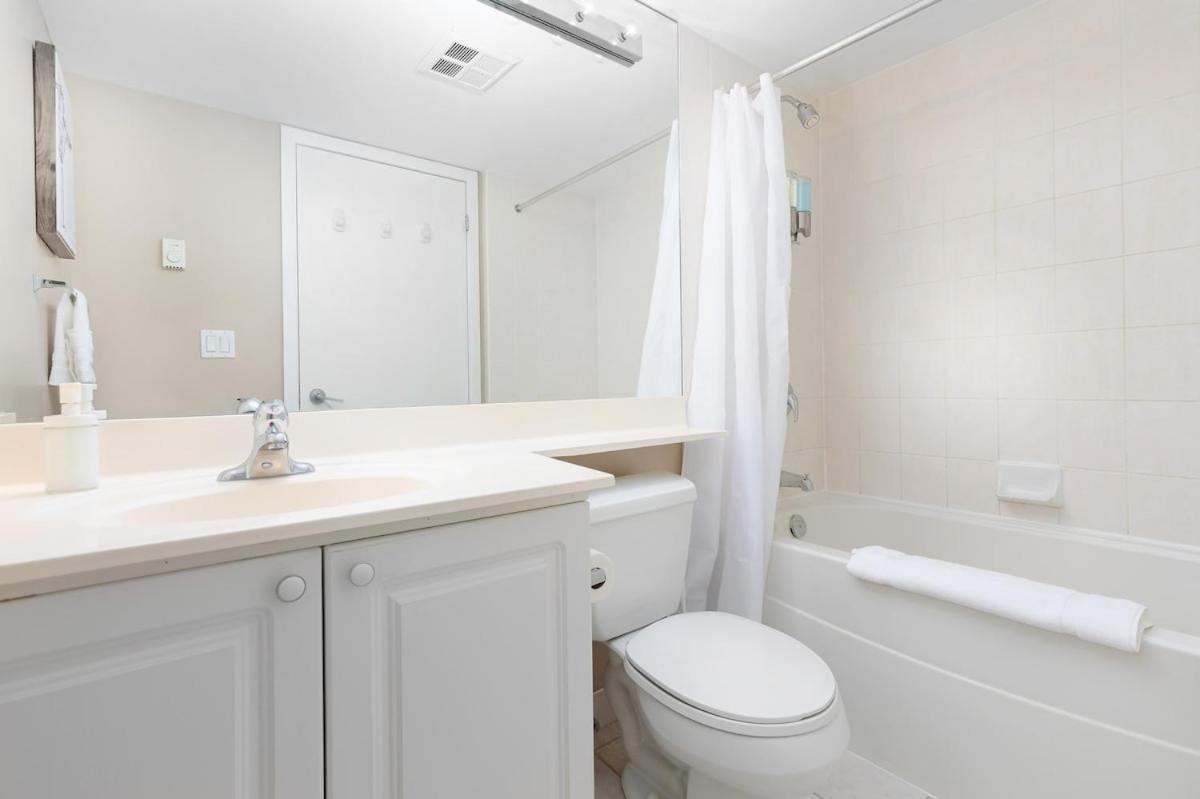 Condo by Toronto Waterfront & Parking