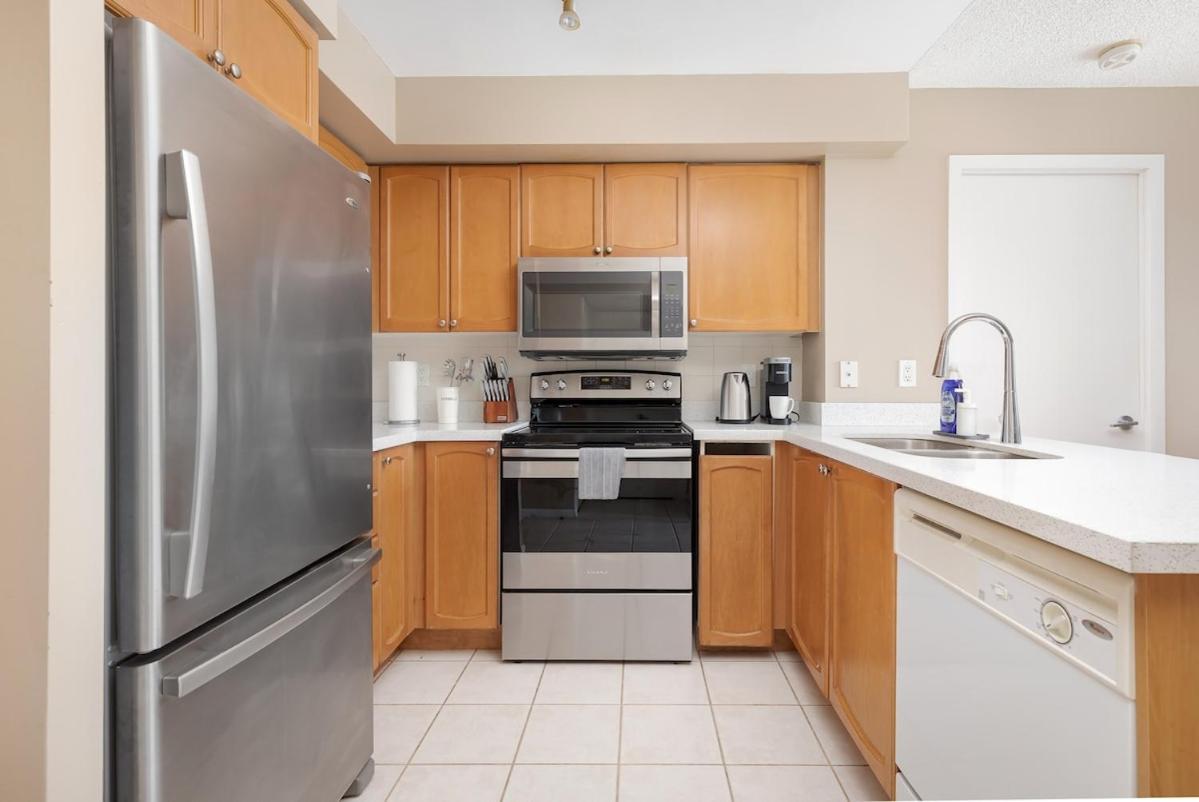 Condo by Toronto Waterfront & Parking