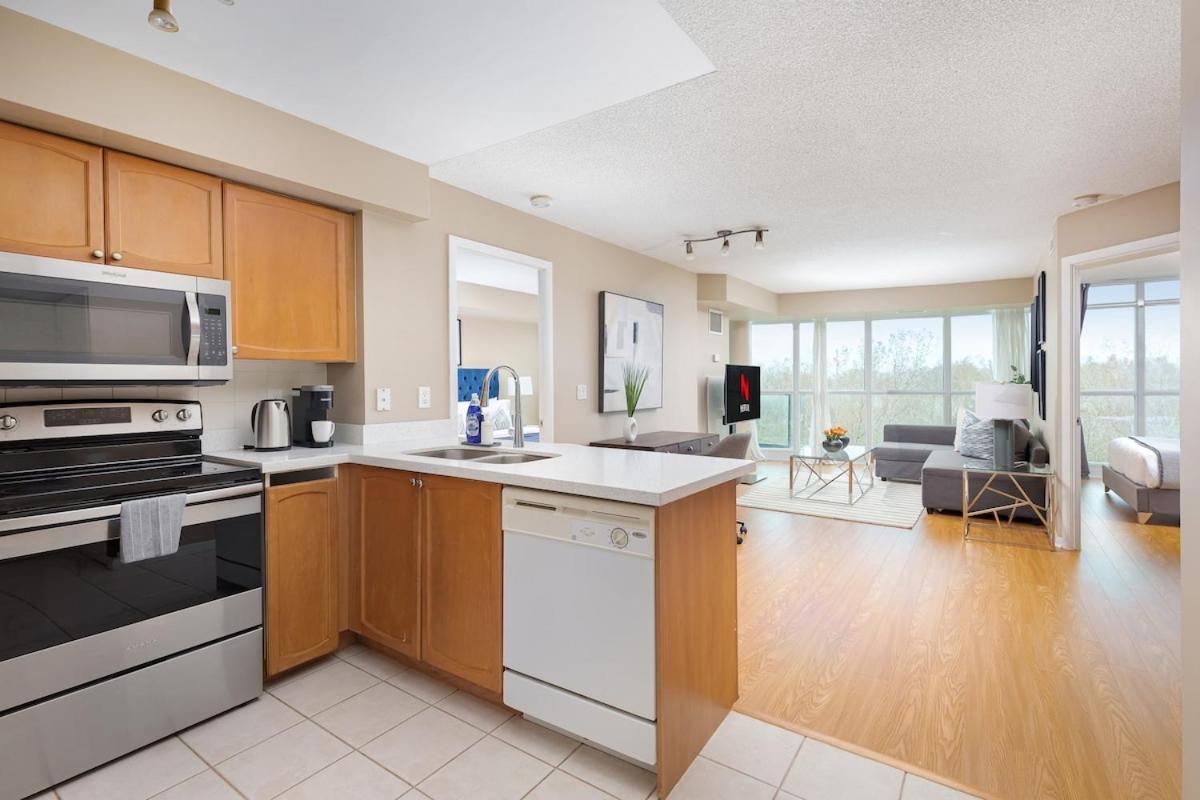 Condo by Toronto Waterfront & Parking