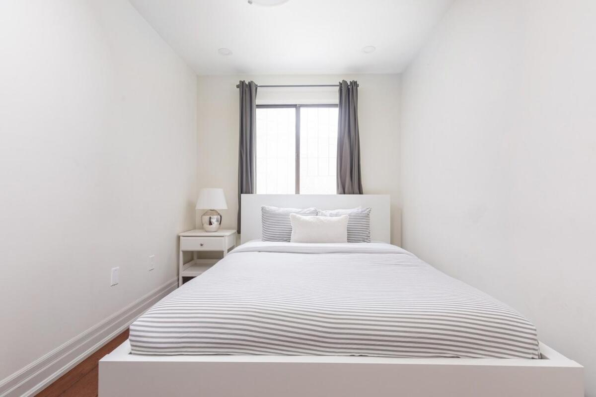 Stylish Retreat in the Trendy Queen West & Parking