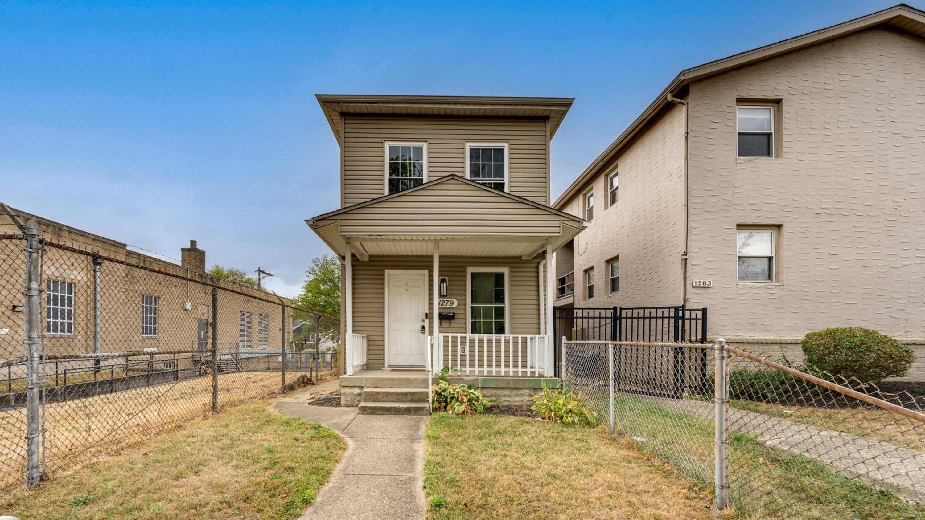 Suburban Hot Tub Oasis near OSU & Short North view 4