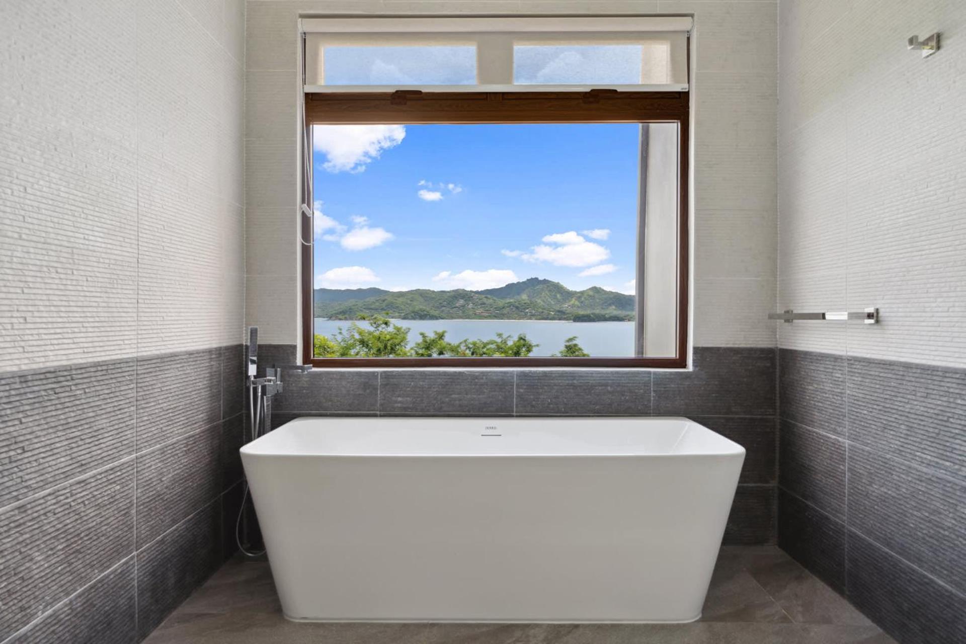 5-BD Beachfront, Ocean-View Hillside Home