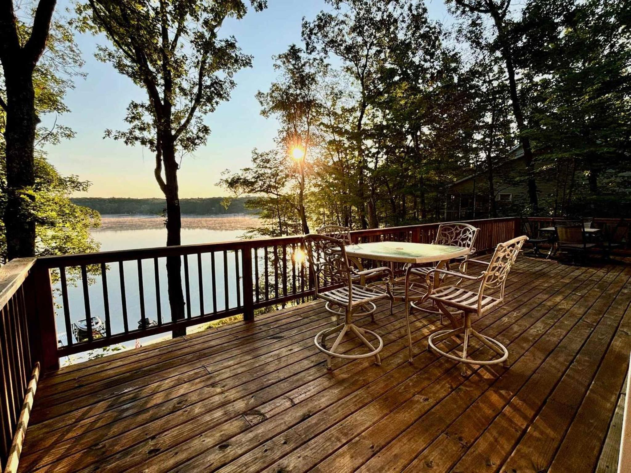 Beautiful Retreat on Sand Lake view 5