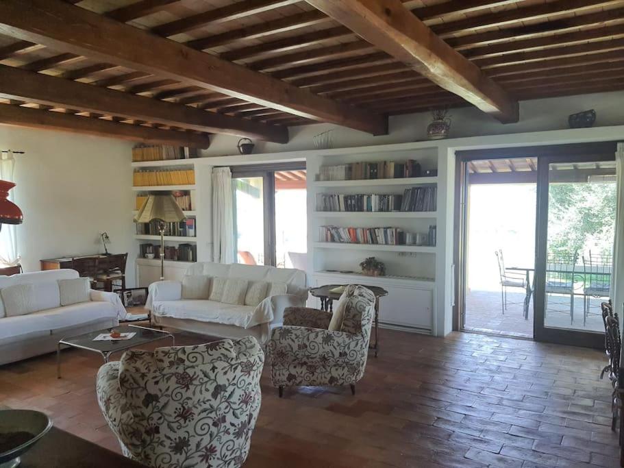 IL CASALE DEGLI ULIVI- Splendido casale panoramico con piscina a 30 min da Roma GRA
