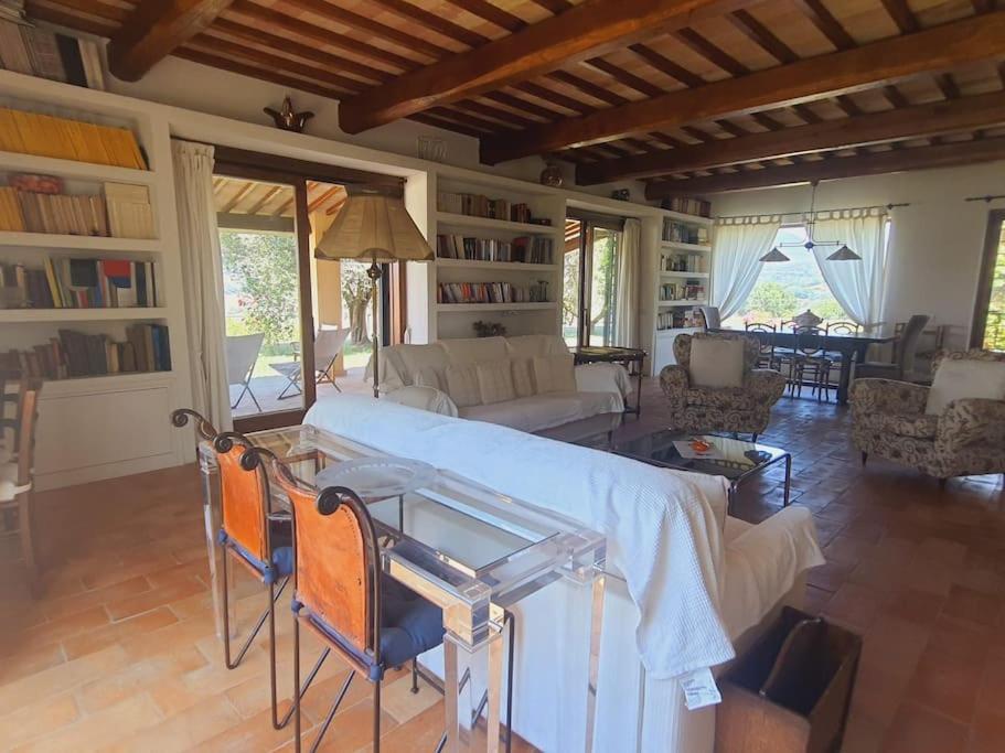 IL CASALE DEGLI ULIVI- Splendido casale panoramico con piscina a 30 min da Roma GRA