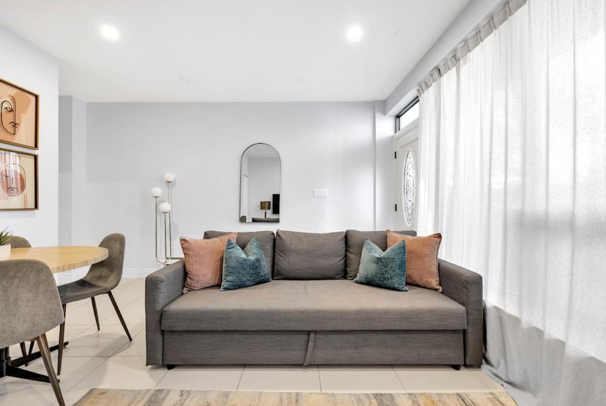 Queen St Stay Boutique and Cafe Paradise