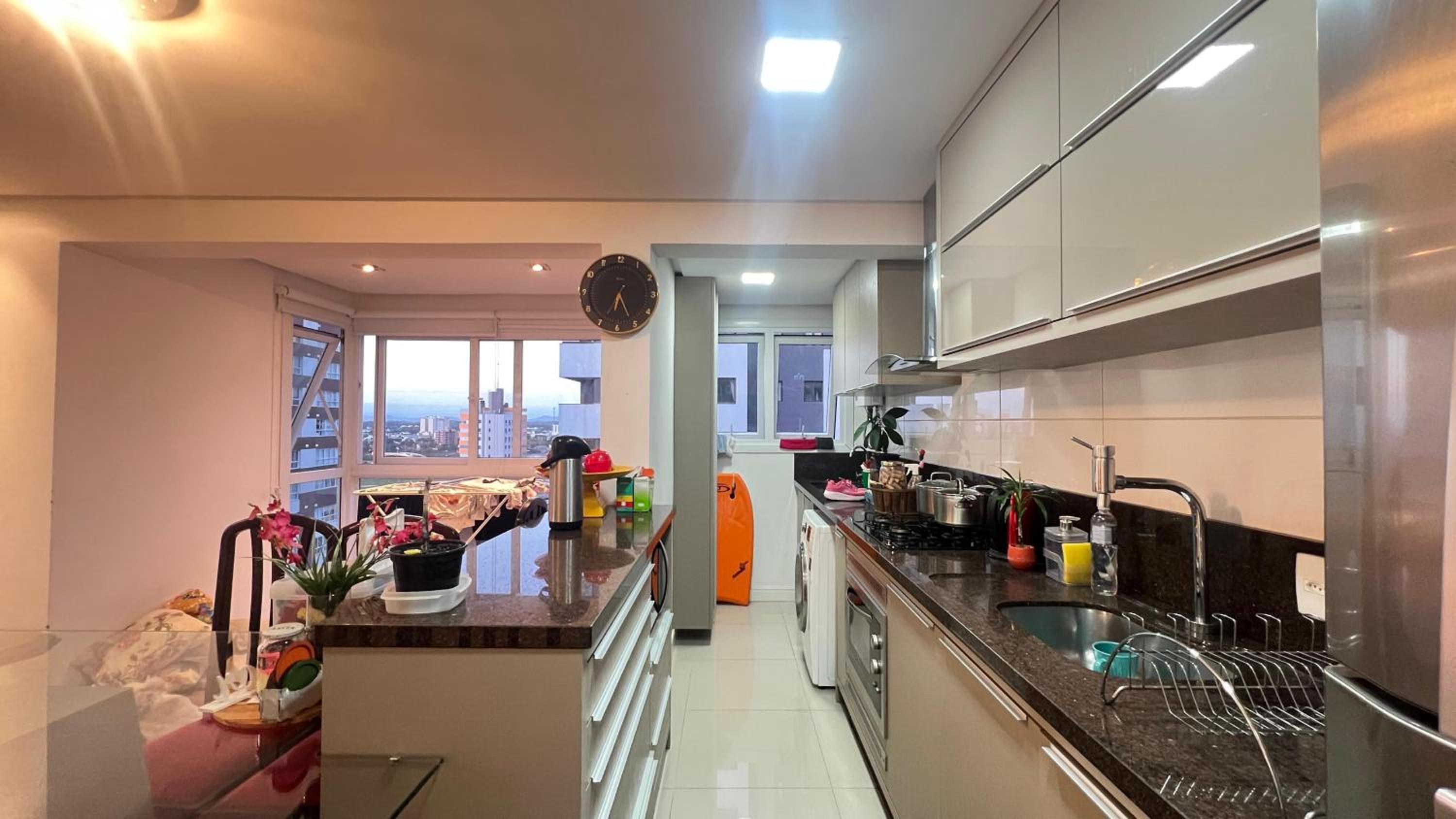 Apartamento Terrazzo com 2 Suítes a 450m do Mar - Região Nobre