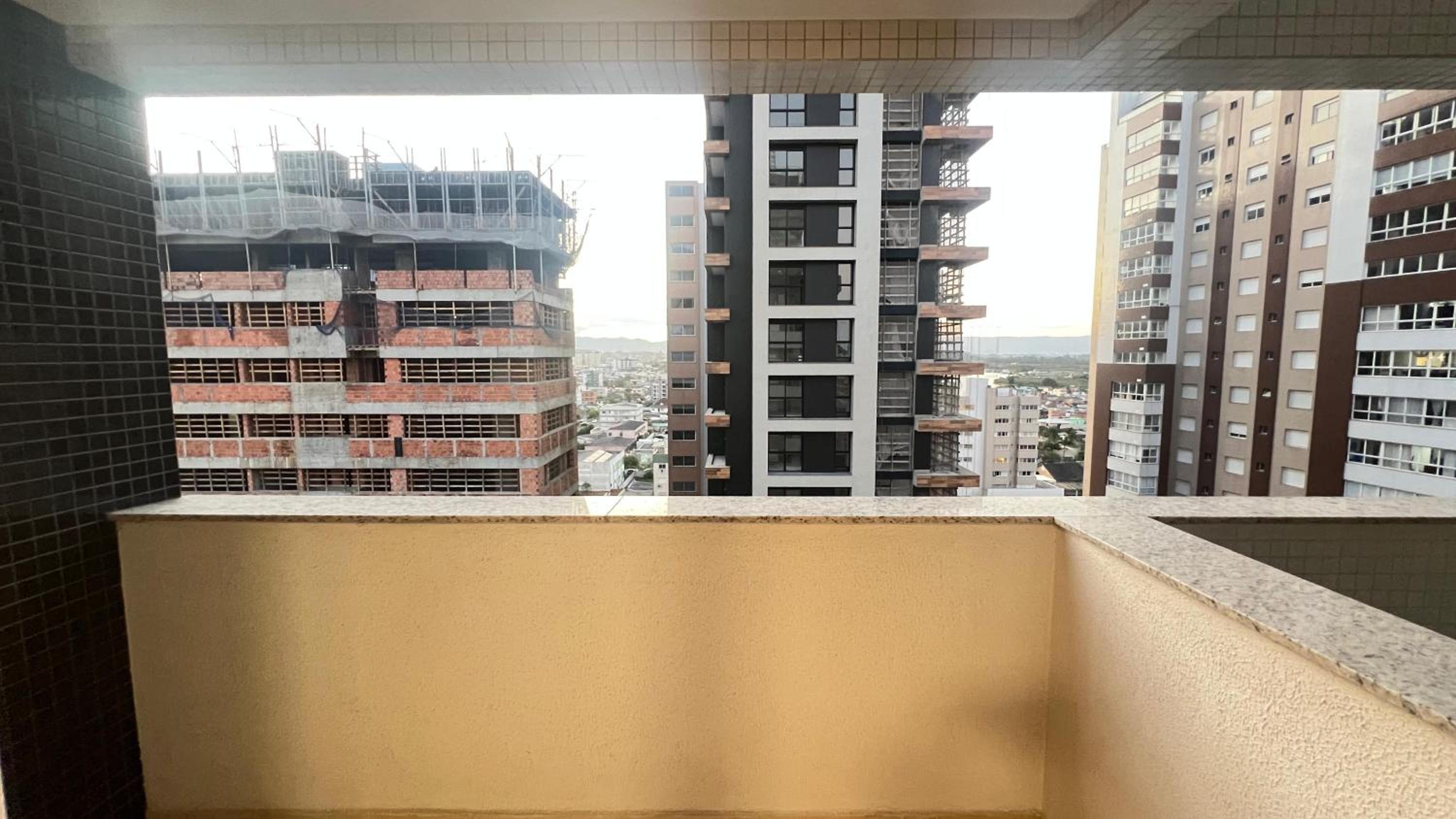 Apartamento Terrazzo com 2 Suítes a 450m do Mar - Região Nobre