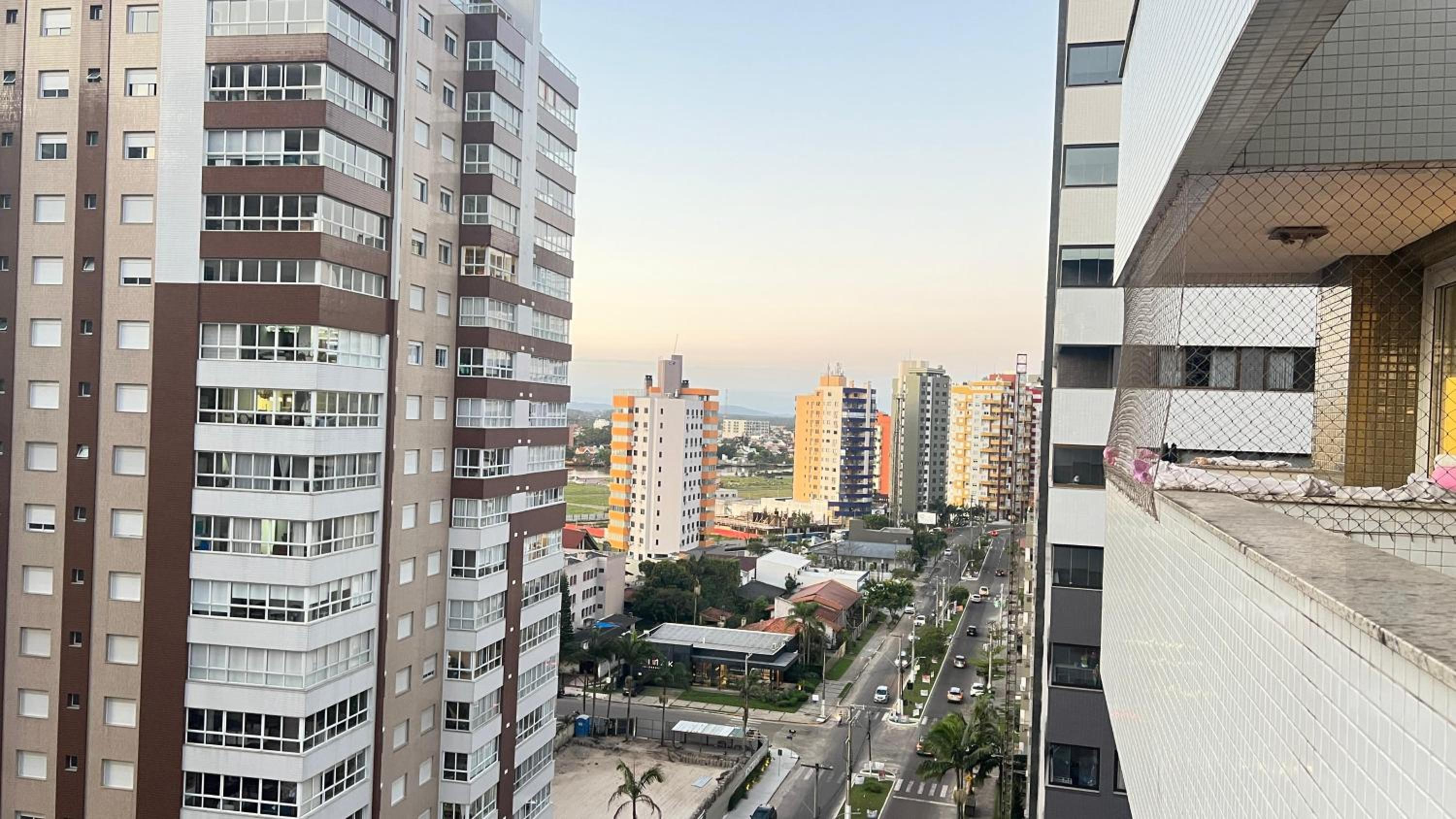 Apartamento Terrazzo com 2 Suítes a 450m do Mar - Região Nobre