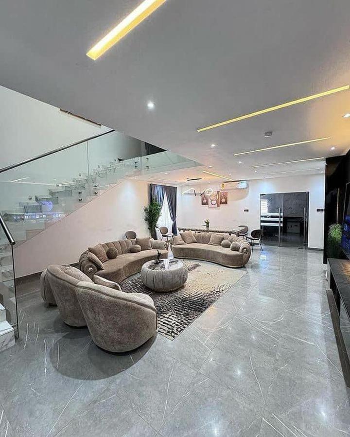 PROPERTY LAB