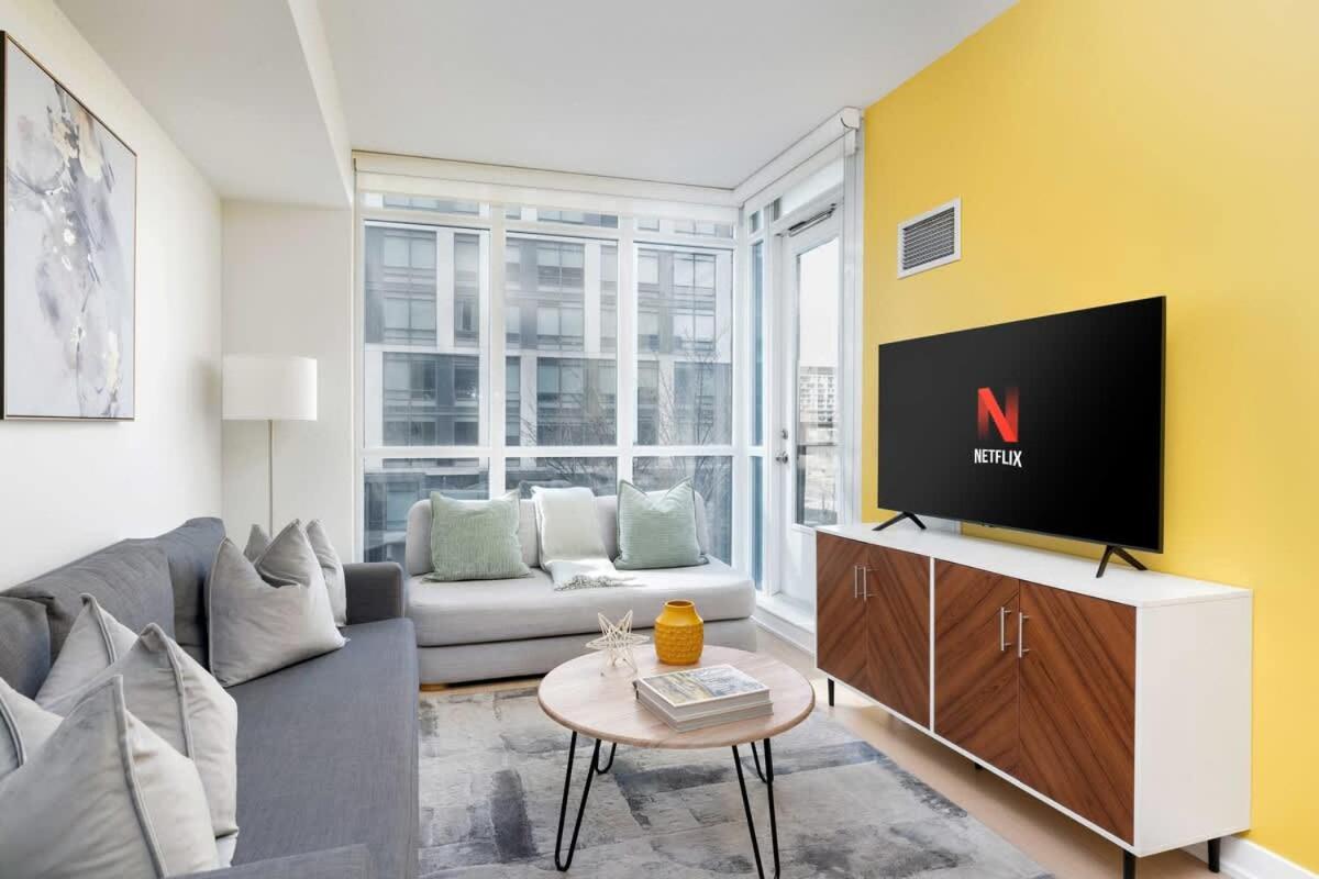 Family-Friendly Condo Rogers Centre w Parking
