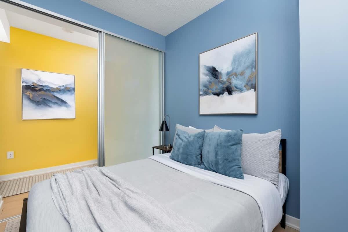Family-Friendly Condo Rogers Centre w Parking