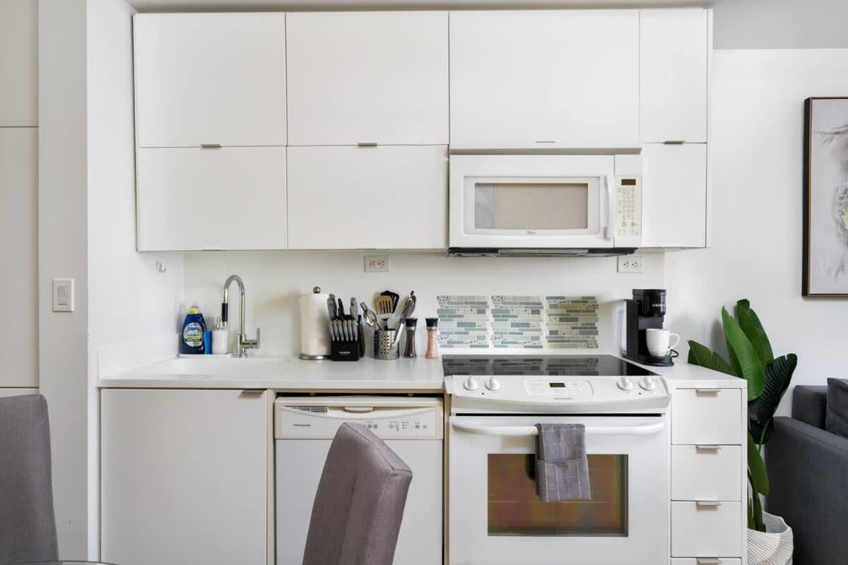Family-Friendly Condo Rogers Centre w Parking
