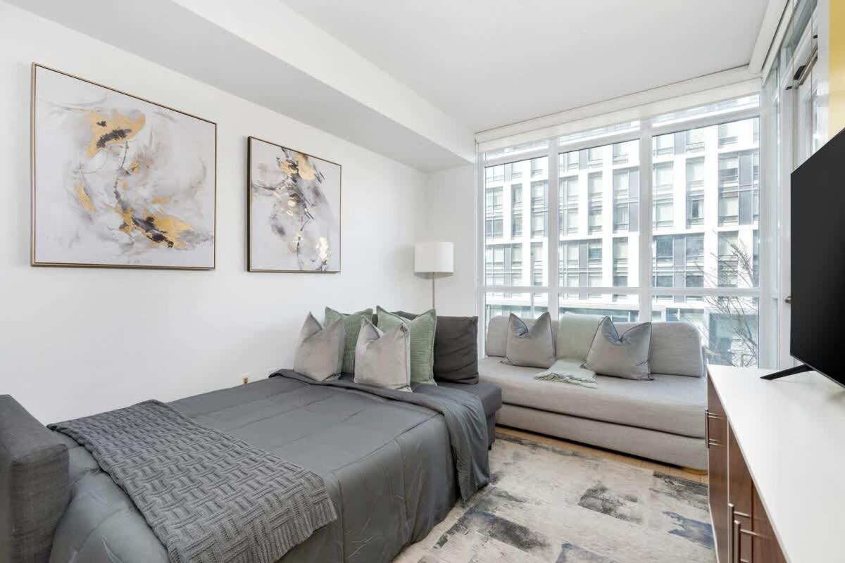 Family-Friendly Condo Rogers Centre w Parking