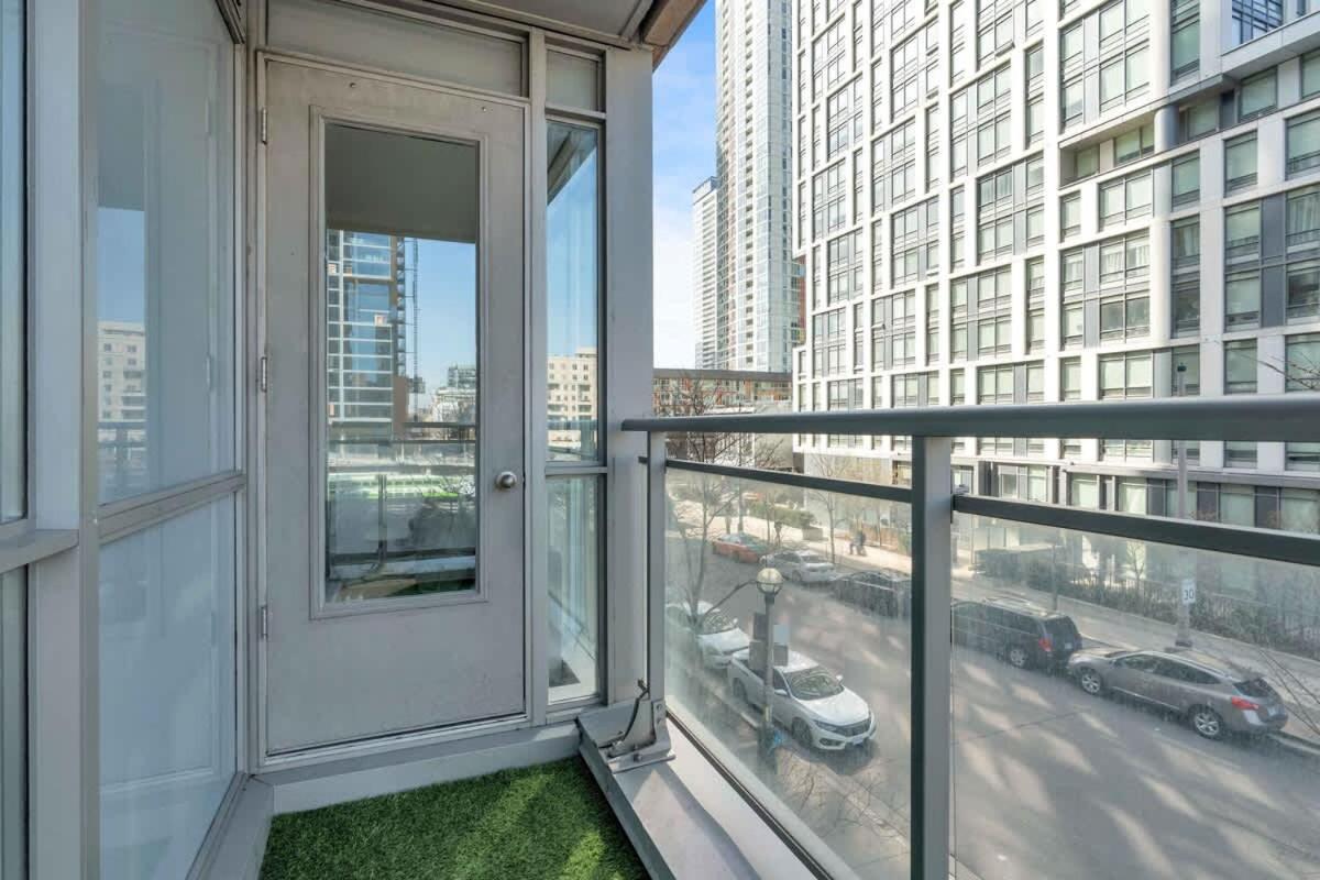 Family-Friendly Condo Rogers Centre w Parking