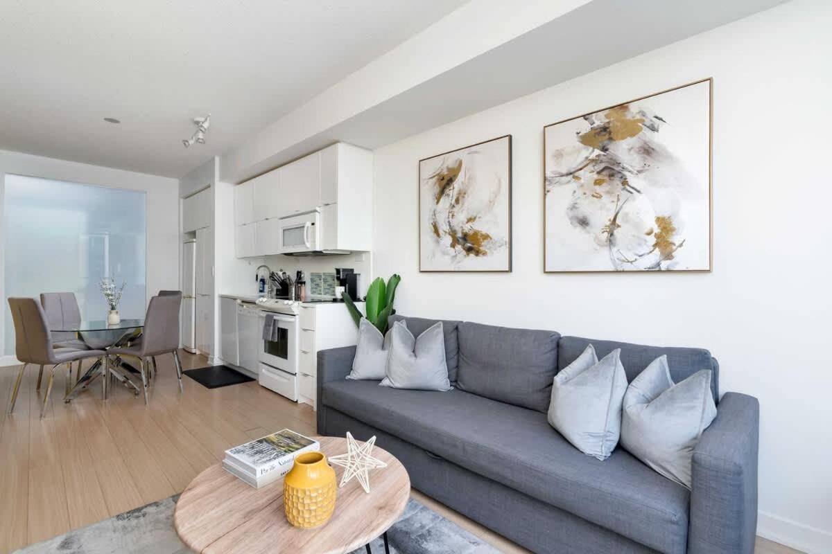 Family-Friendly Condo Rogers Centre w Parking