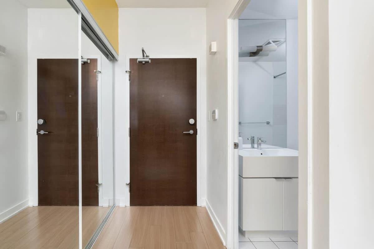 Family-Friendly Condo Rogers Centre w Parking