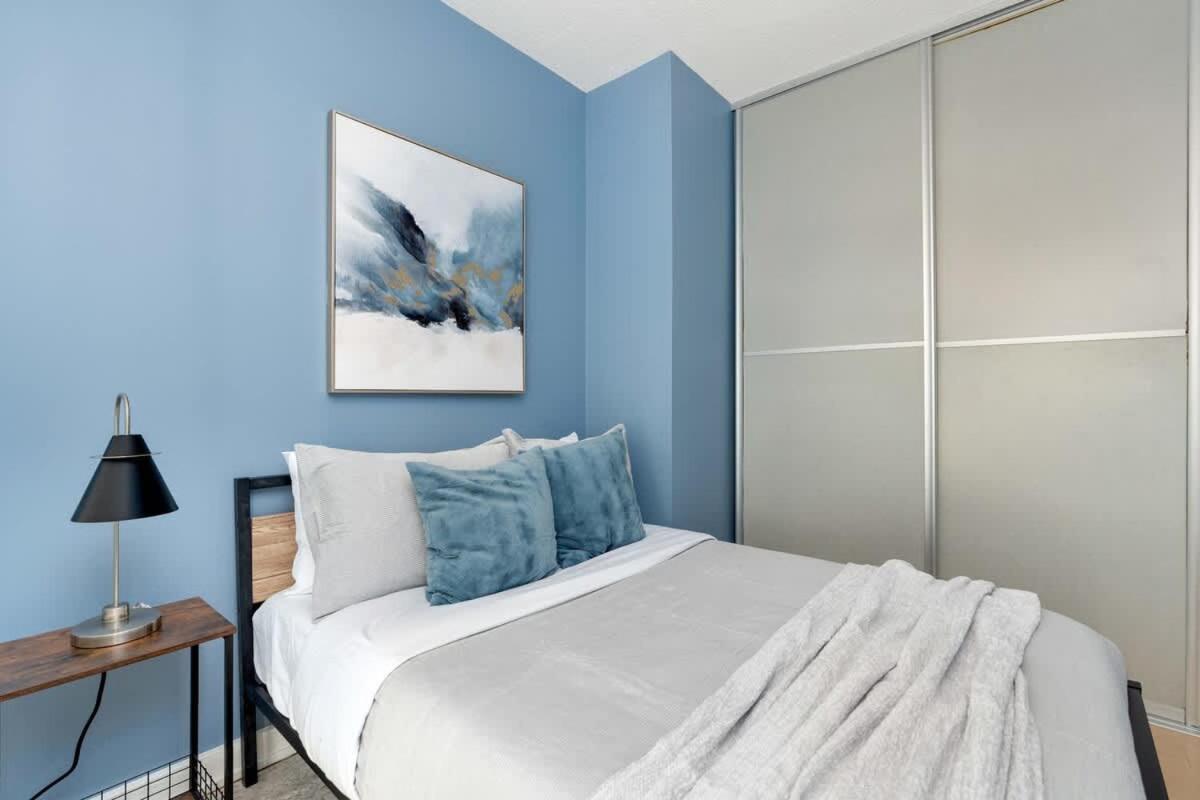 Family-Friendly Condo Rogers Centre w Parking