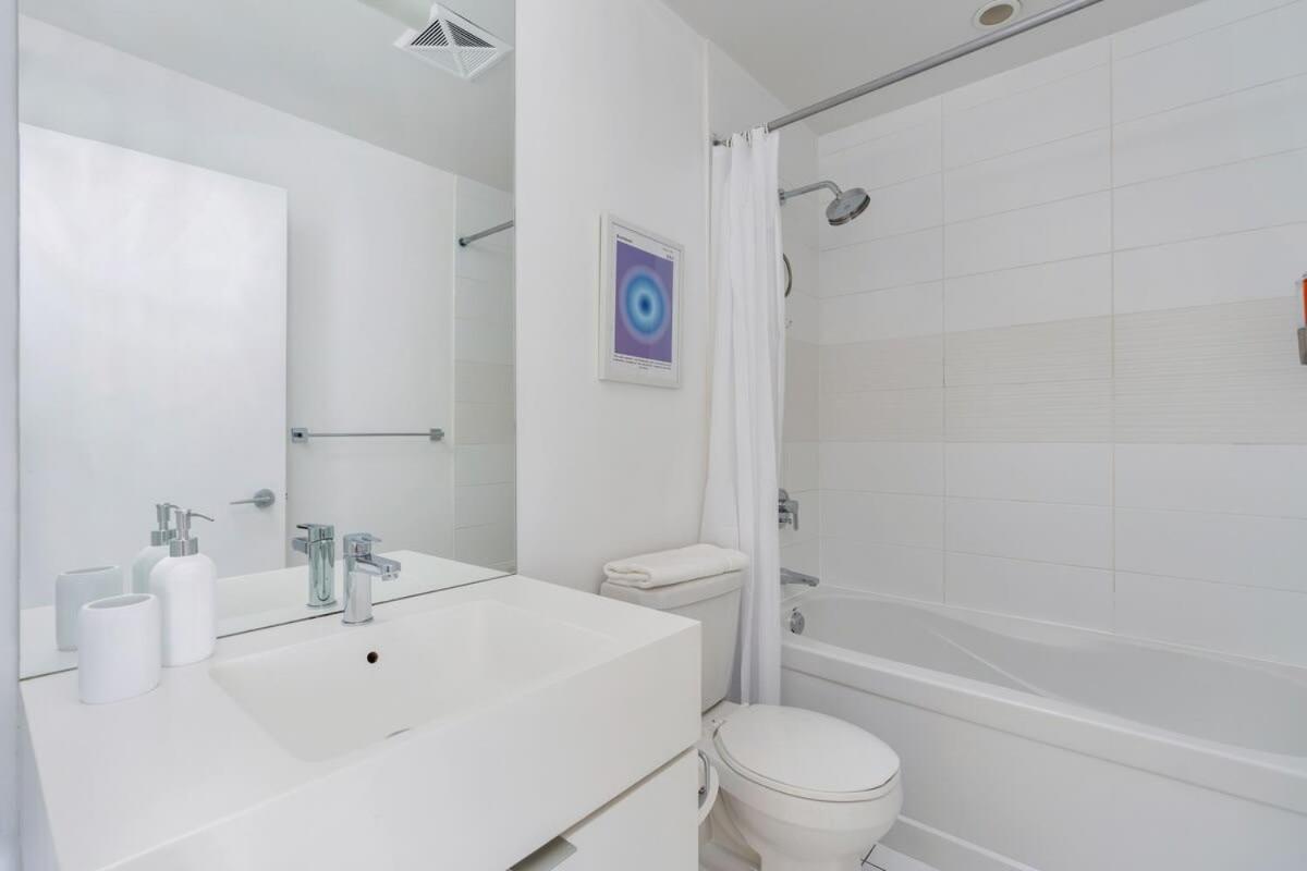 Family-Friendly Condo Rogers Centre w Parking