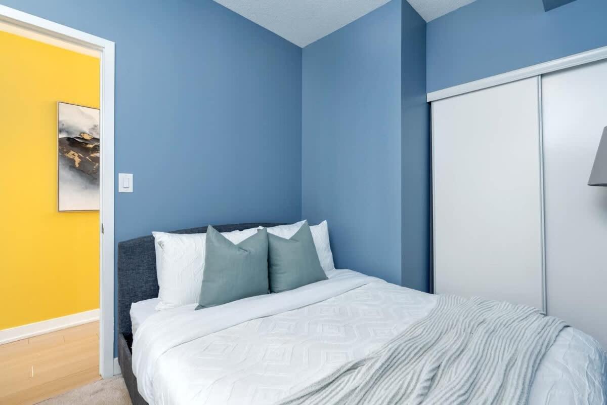 Family-Friendly Condo Rogers Centre w Parking