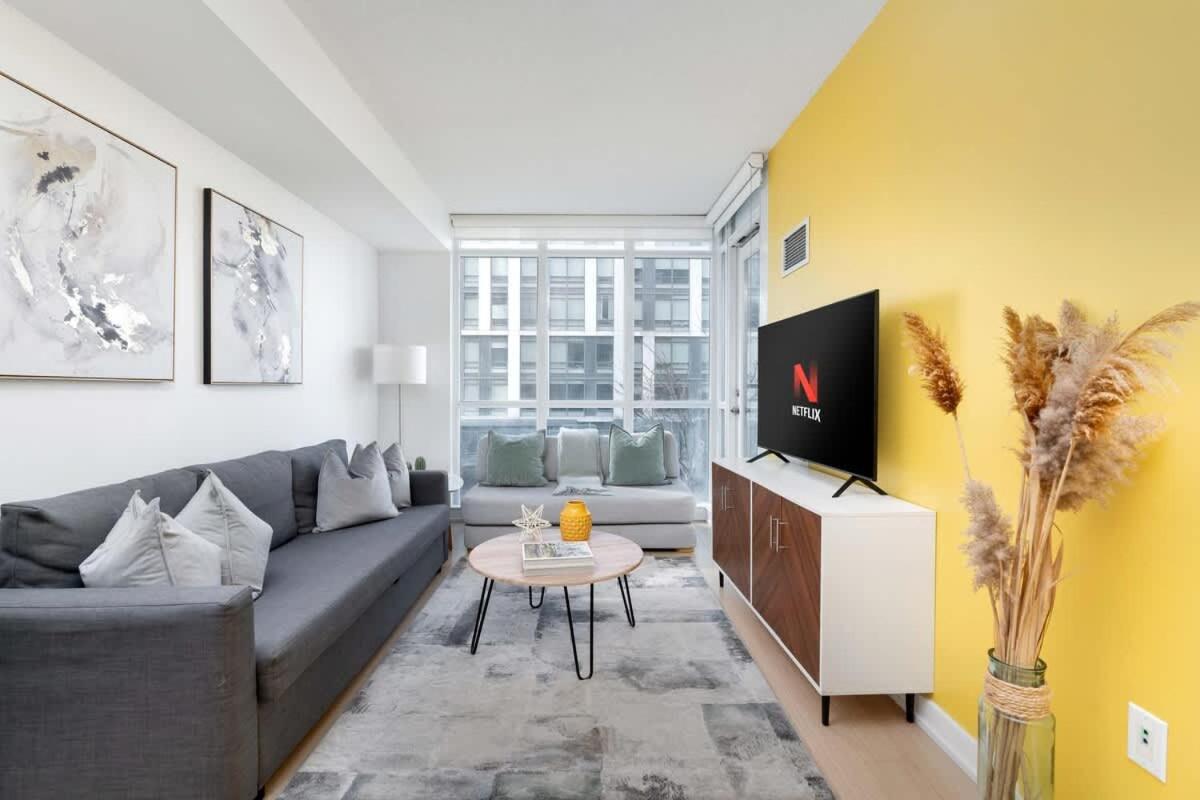 Family-Friendly Condo Rogers Centre w Parking