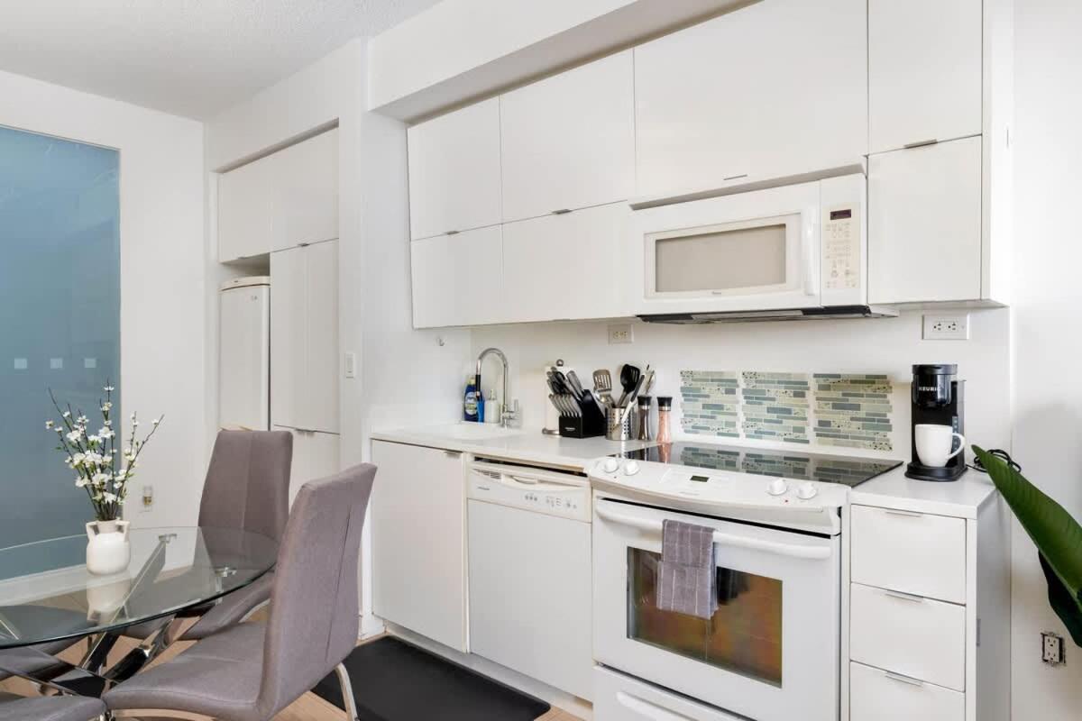 Family-Friendly Condo Rogers Centre w Parking