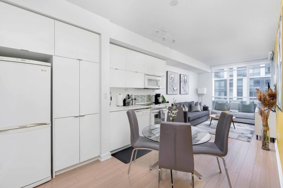 Family-Friendly Condo Rogers Centre w Parking