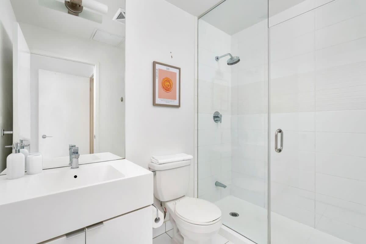 Family-Friendly Condo Rogers Centre w Parking