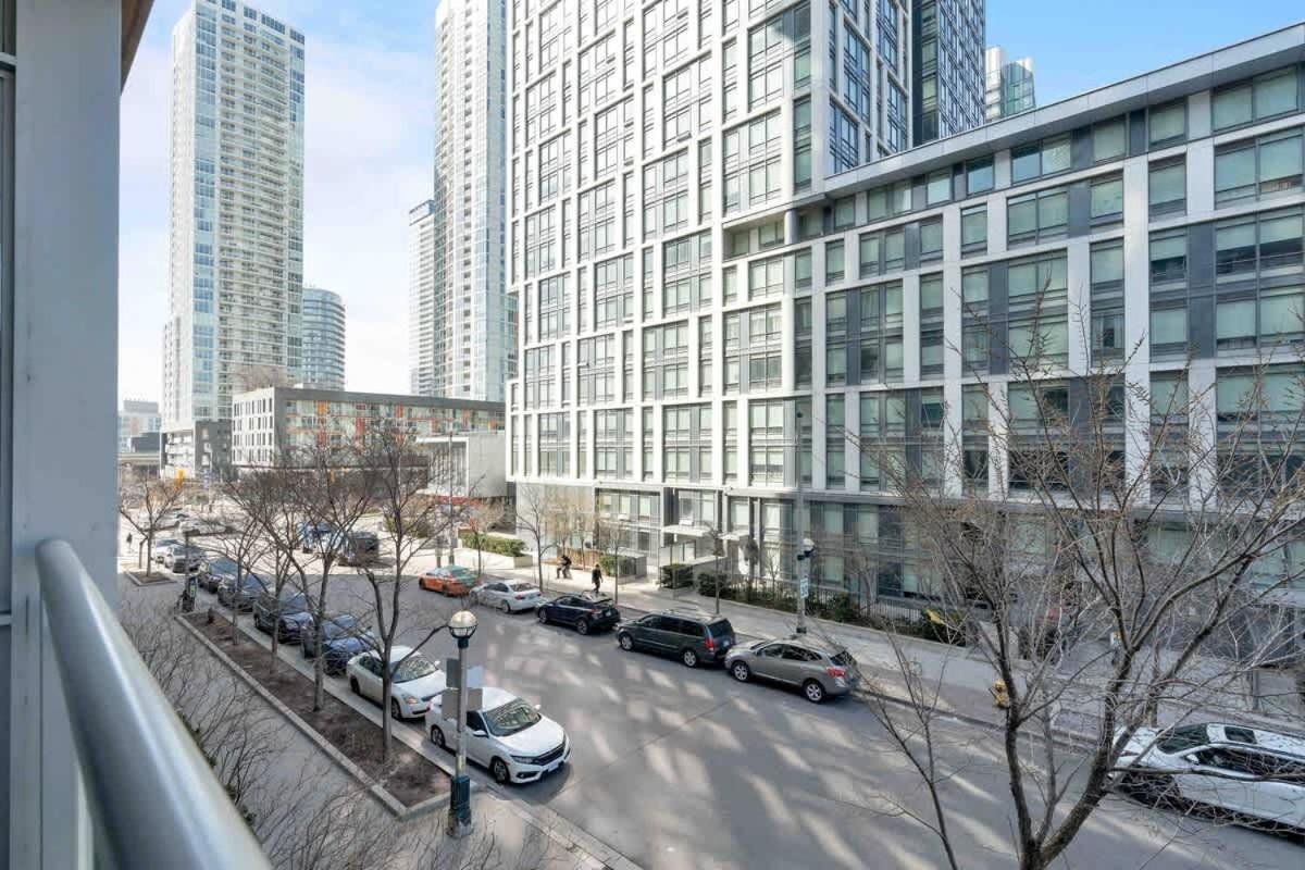 Family-Friendly Condo Rogers Centre w Parking