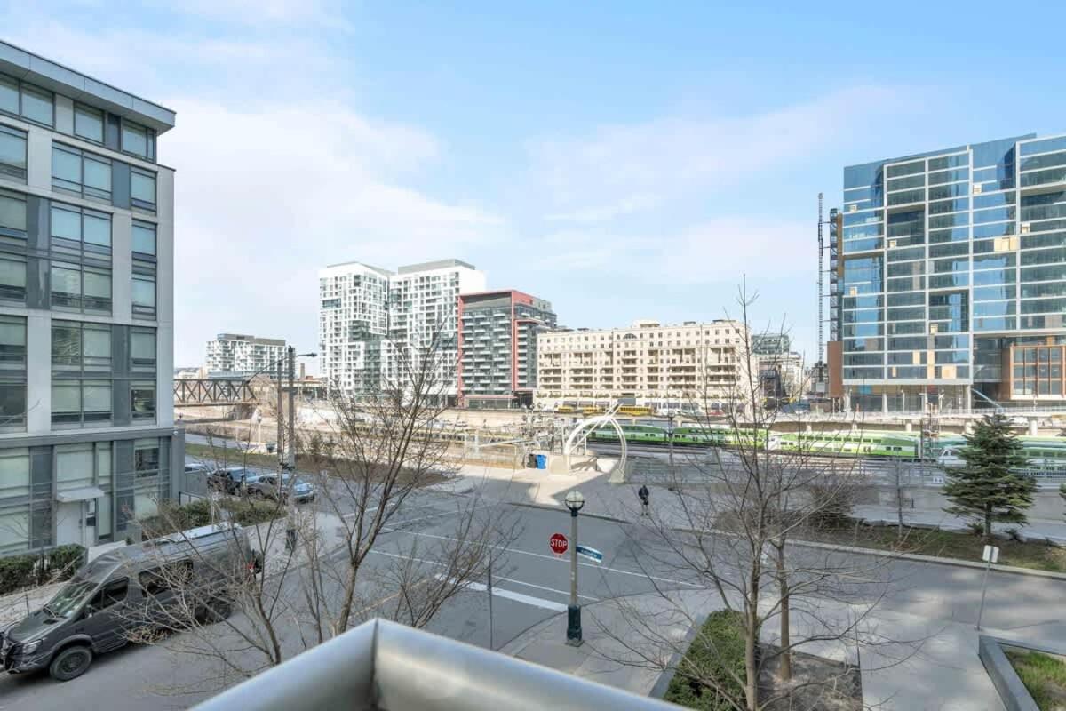 Family-Friendly Condo Rogers Centre w Parking