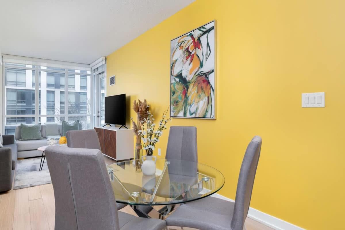 Family-Friendly Condo Rogers Centre w Parking